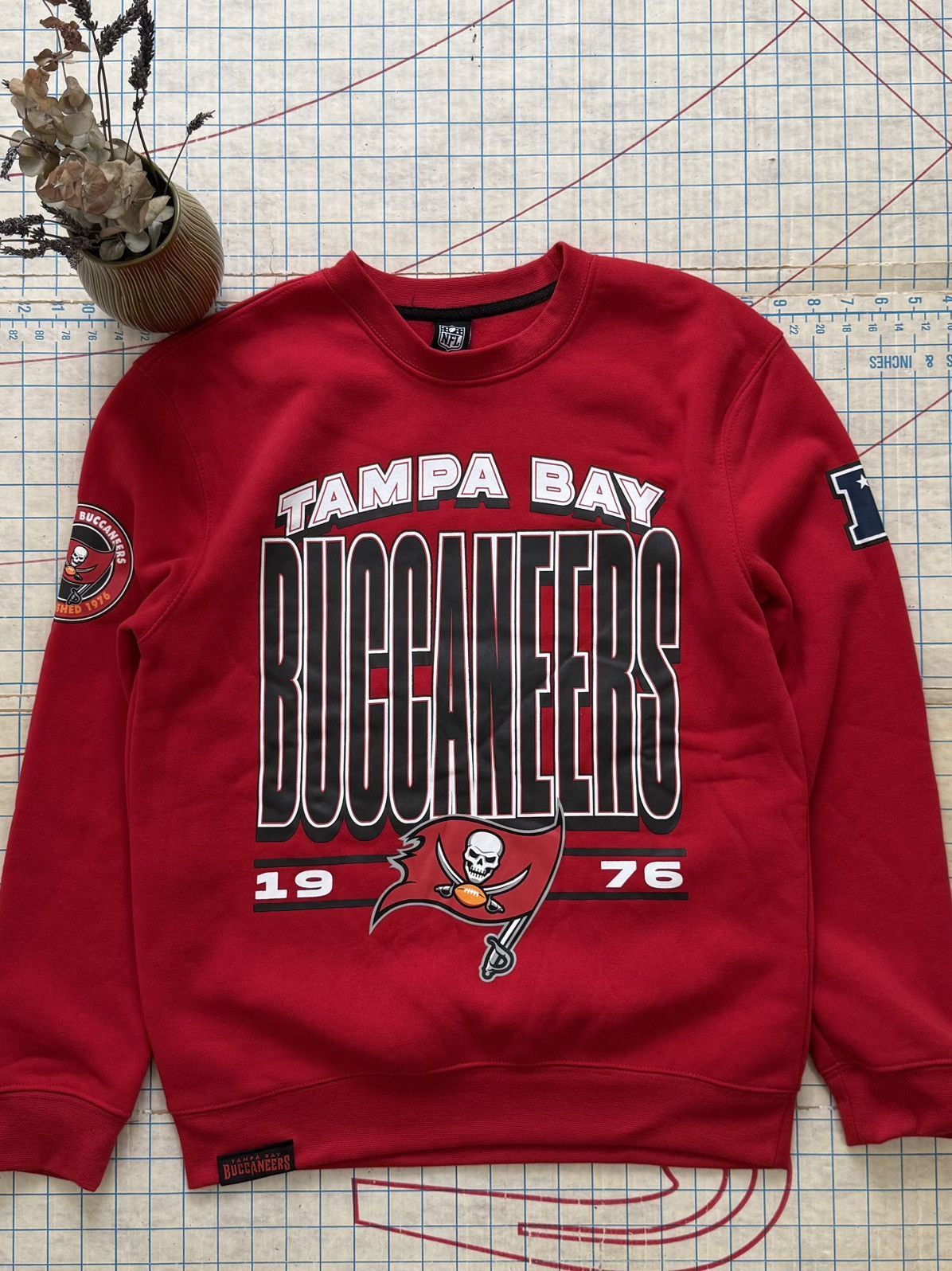 NFL NWT Tampa Bay Buccaneers Crewneck Sweater Small NFL Apparel Size US S / EU 44-46 / 1 - 2 Thumbnail