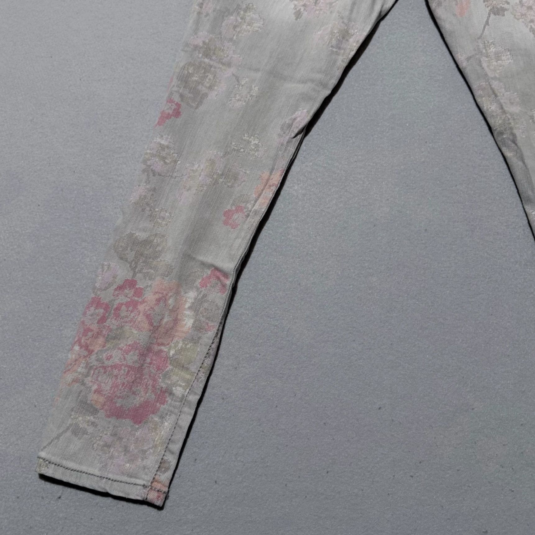 Mossimo Mossimo Jeans Women’s Gray Floral Denim Stretch Mid Rise Skinny Zip Fly - 13 Size 34" / US 12 / IT 48 - 7 Thumbnail