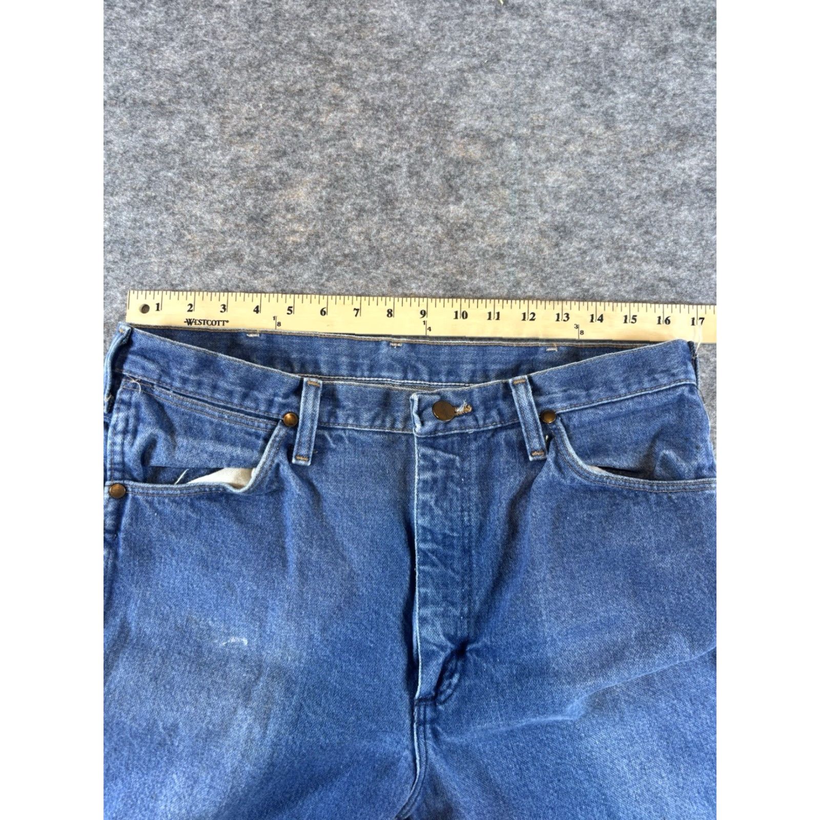 Wrangler VINTAGE Wrangler Jeans Men's 35x32 Blue Light Wash Cowboy Cut Straight Leg Size US 35 - 4 Thumbnail