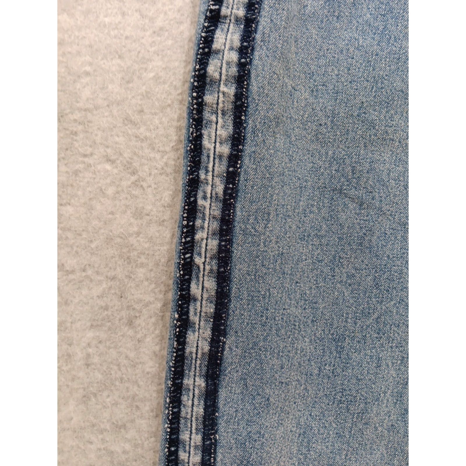 Tommy Hilfiger VINTAGE Tommy Hilfiger Jeans Men 36x32 90s Denim Blue Regular Straight 5-Pocket Zip Button Readable Logo Baggy Accents Size US 36 / EU 52 - 4 Thumbnail