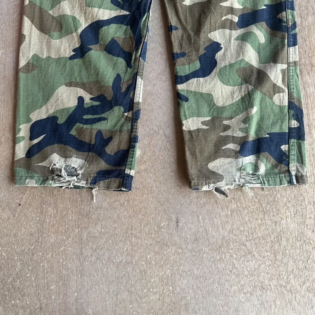 Japanese Brand VTG DOUBLE KNEE CAMO WOODLAND DISTRESSED TACTICAL CARGO PANT Size US 34 / EU 50 - 15 Thumbnail