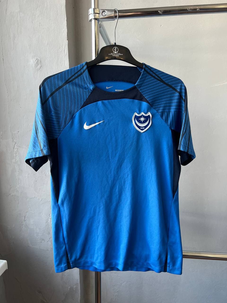 Nike 2023 PORTSMOUTH FC TRAINING SOCCER JERSEY FOOTBALL SHIRT szL Size US L / EU 52-54 / 3 - 2 Thumbnail
