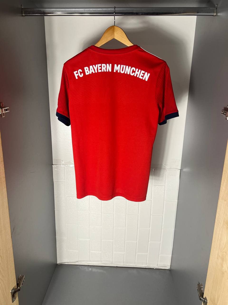 Vintage VERY RARE ADIDAS FC BAYERN MUCHEN SOCCER JERSEY Y2K 90s Size US S / EU 44-46 / 1 - 9 Thumbnail
