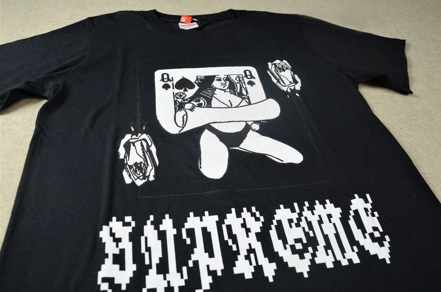 Supreme Supreme Queen of Hearts Poker Print SS Tee Size US S / EU 44-46 / 1 - 2 Thumbnail