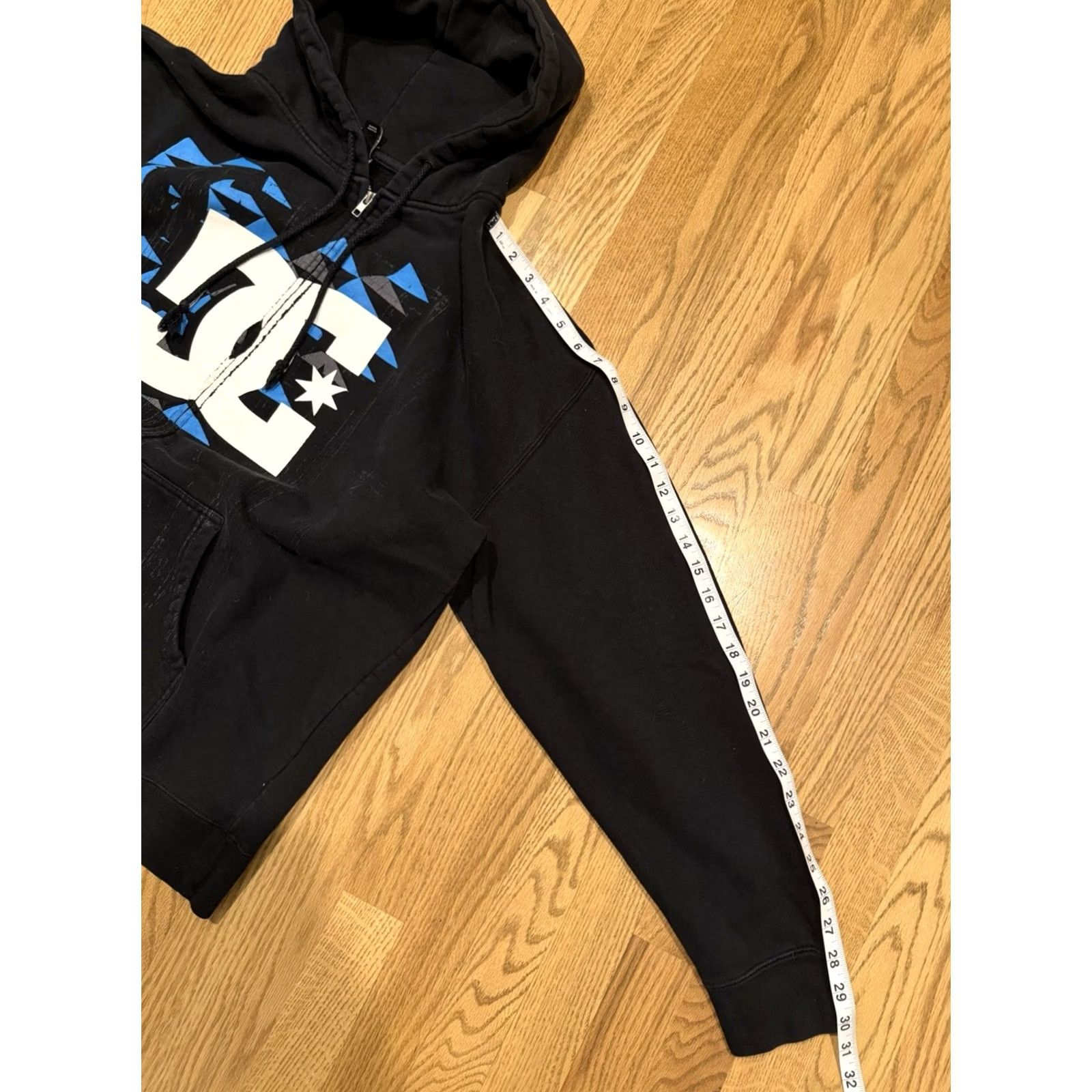 Vintage VINTAGE DC Shoes Zip Up Hoodie Sweatshirt Large Black DC Shoes Skateboarding Mens L Zip Full Zip Crew Neck Size US L / EU 52-54 / 3 - 7 Thumbnail