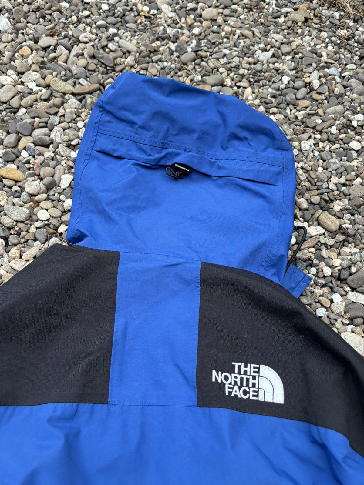 The North Face × Vintage Vintage The North Face 1990 Aztec Blue Gore-Tex Jacket Size US L / EU 52-54 / 3 - 16 Thumbnail