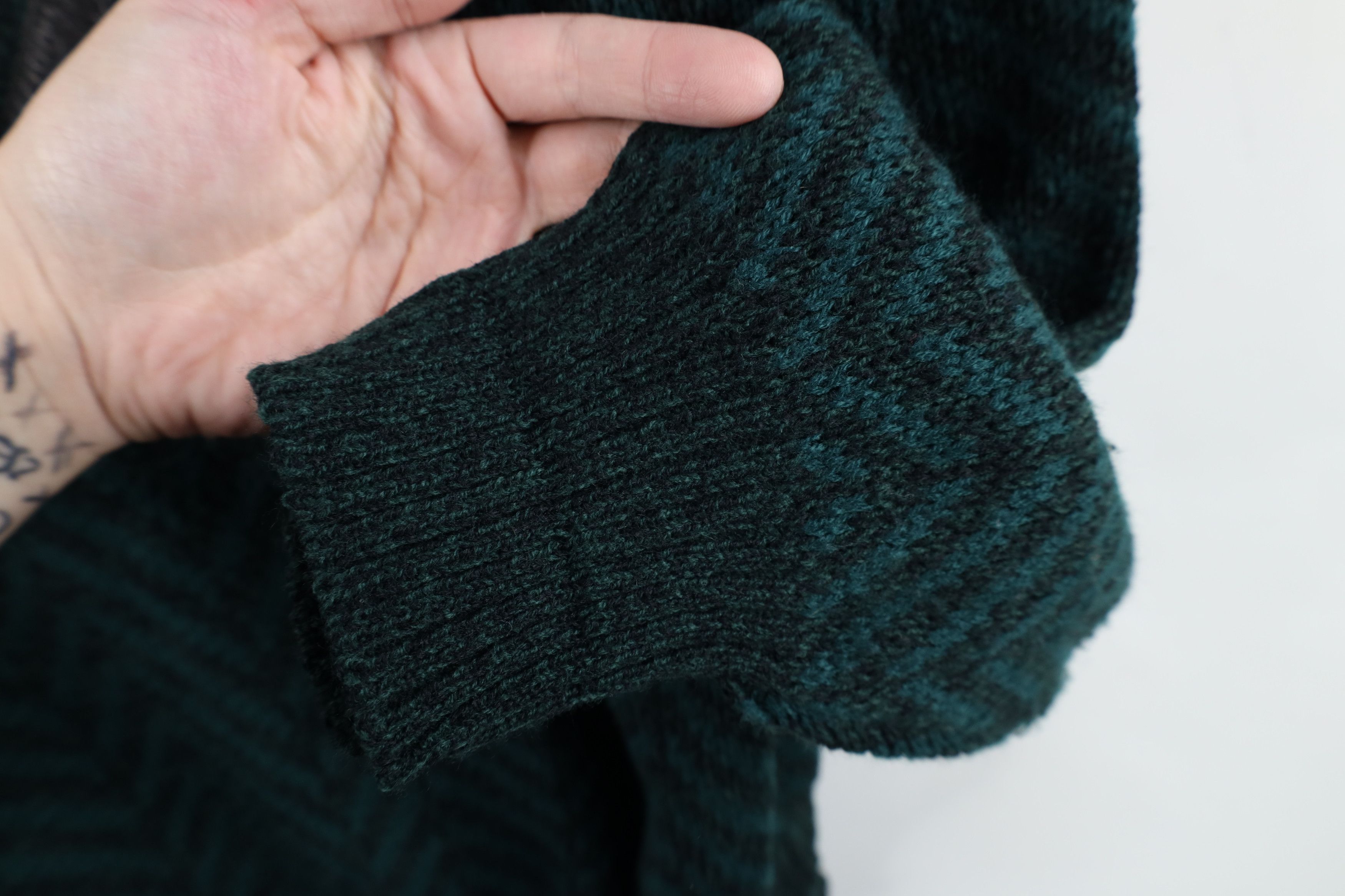 Vintage Vintage 90s Dapper Herringbone Knit V-Neck Sweater Green Size US L / EU 52-54 / 3 - 9 Thumbnail