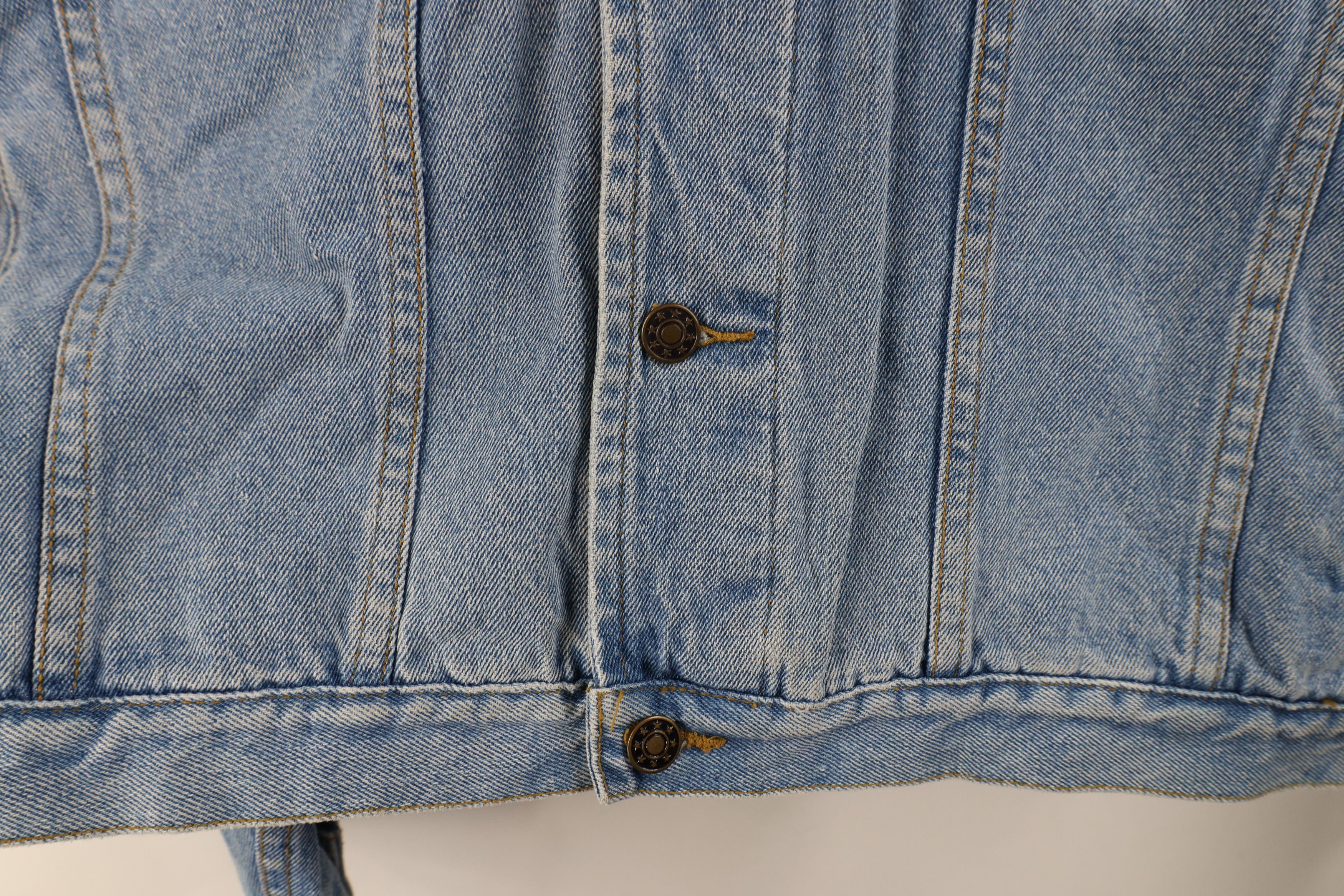 Vintage Vintage 90s Looney Tunes Tweety Bird Denim Trucker Jacket Size L / US 10 / IT 46 - 7 Thumbnail