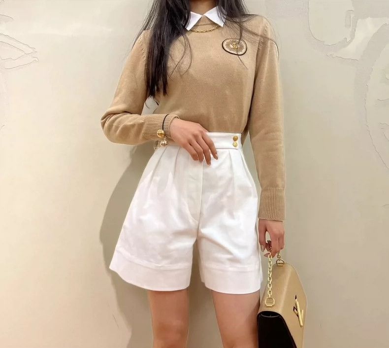 Louis Vuitton LOUIS VUITTON White denim shorts with gold buttons shorts 2 Size 33" - 9 Thumbnail