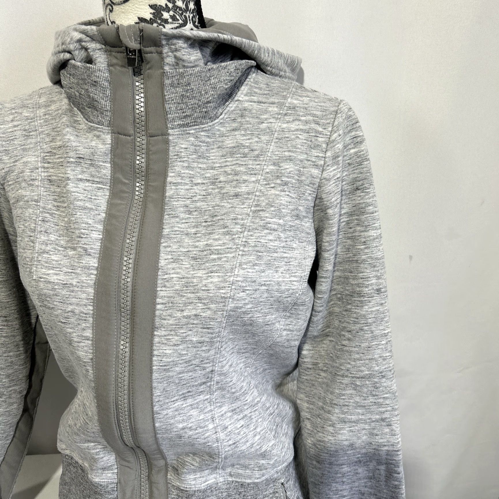 Athleta Athleta Stronger Hoodie Jacket Gray Women Sz M Full Zip Hooded Fitted Training Jacket Size M / US 6-8 / IT 42-44 - 2 Thumbnail