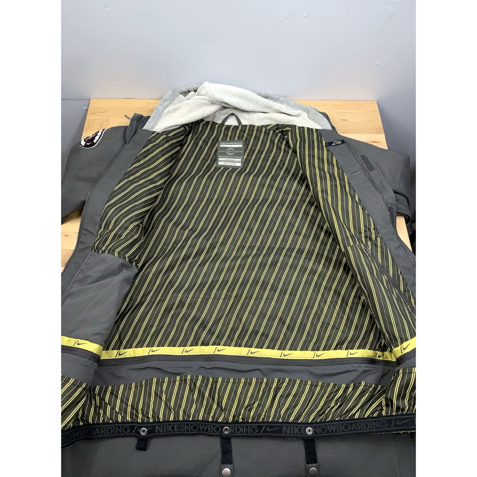 Nike Nike SB Snowboarding Jacket Mens L Gray Full Zip Hooded Lined #9964 Size US L / EU 52-54 / 3 - 2 Thumbnail