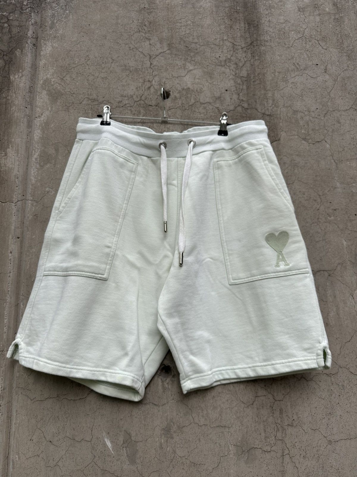AMI AMI Short Heart heart logo Size US 38 / EU 54 - 2 Thumbnail