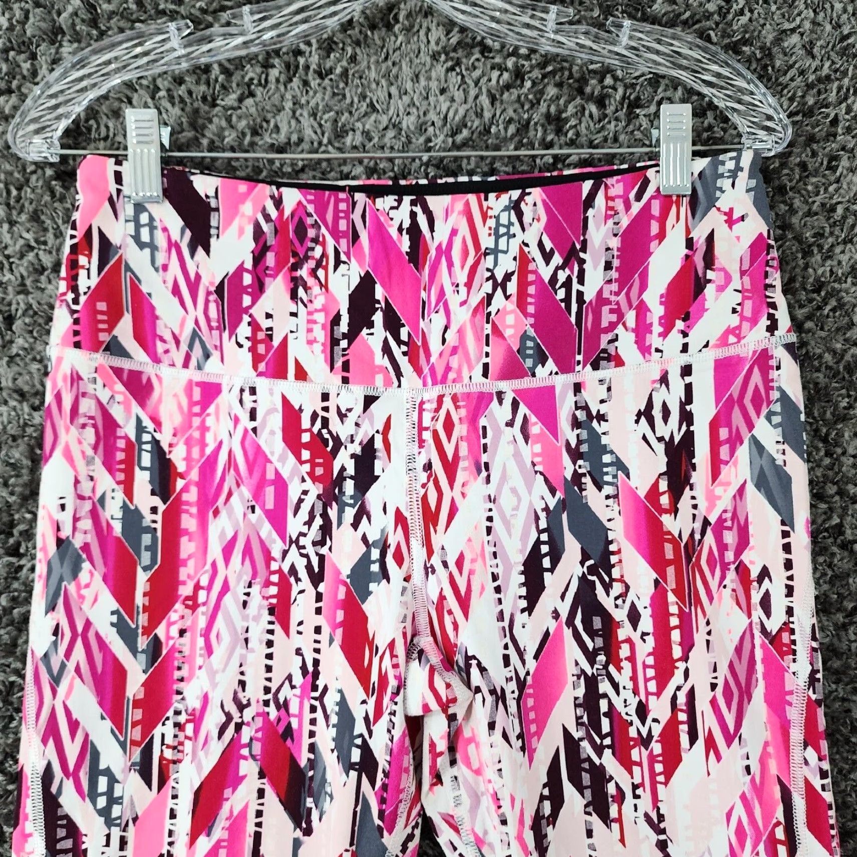 Victoria's Secret Victoria's Secret Sport Womens Pink Geometric Fitted Capri Leggings Size M Size 32" / US 10 / IT 46 - 2 Thumbnail