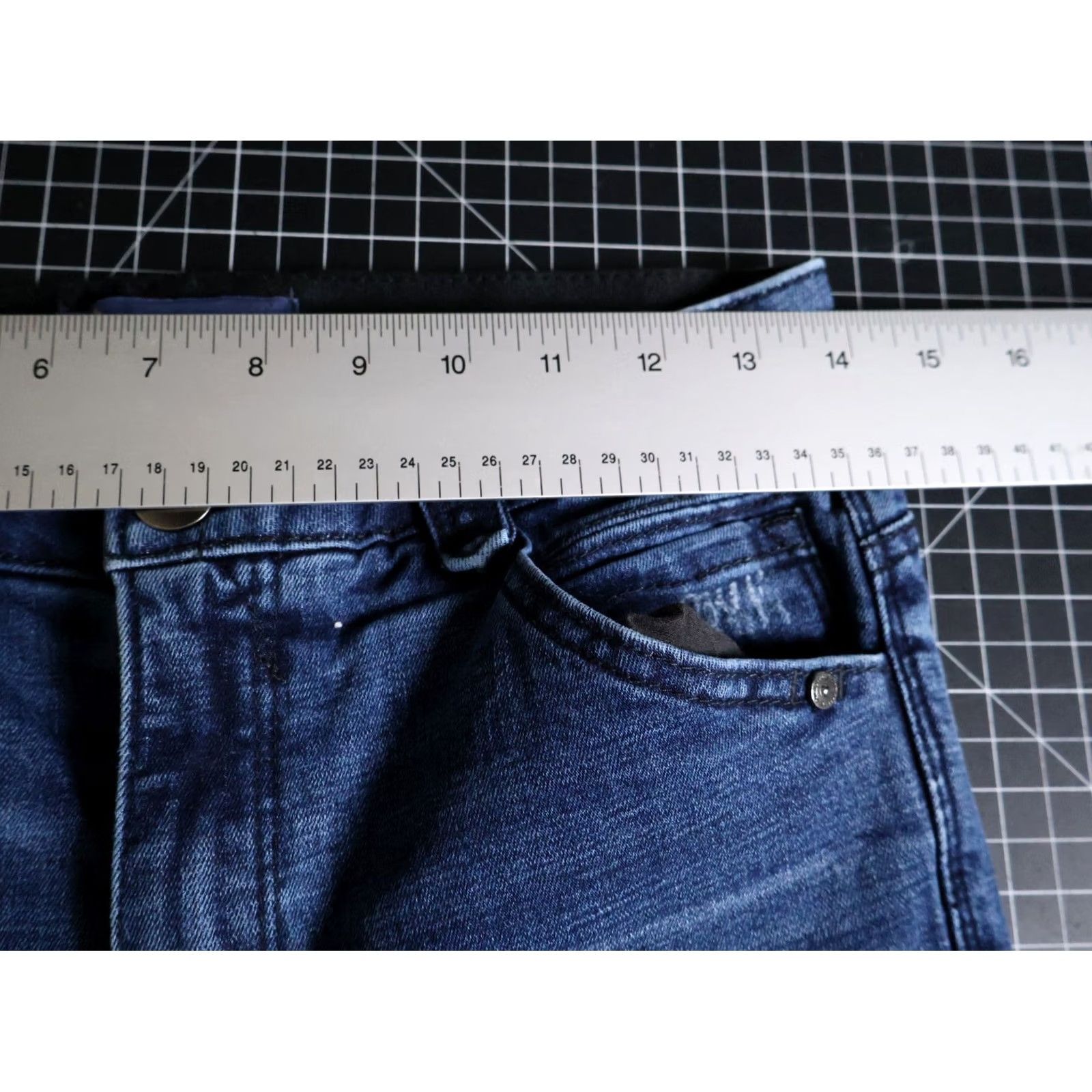 Vintage Democracy Jeans Women's 2 (28 x 27) Blue Distressed Straight Denim 5-Pocket Zip Fly Retro 90s Hipster Style Mens Womens Girls Size 26" / US 2 / IT 38 - 5 Thumbnail