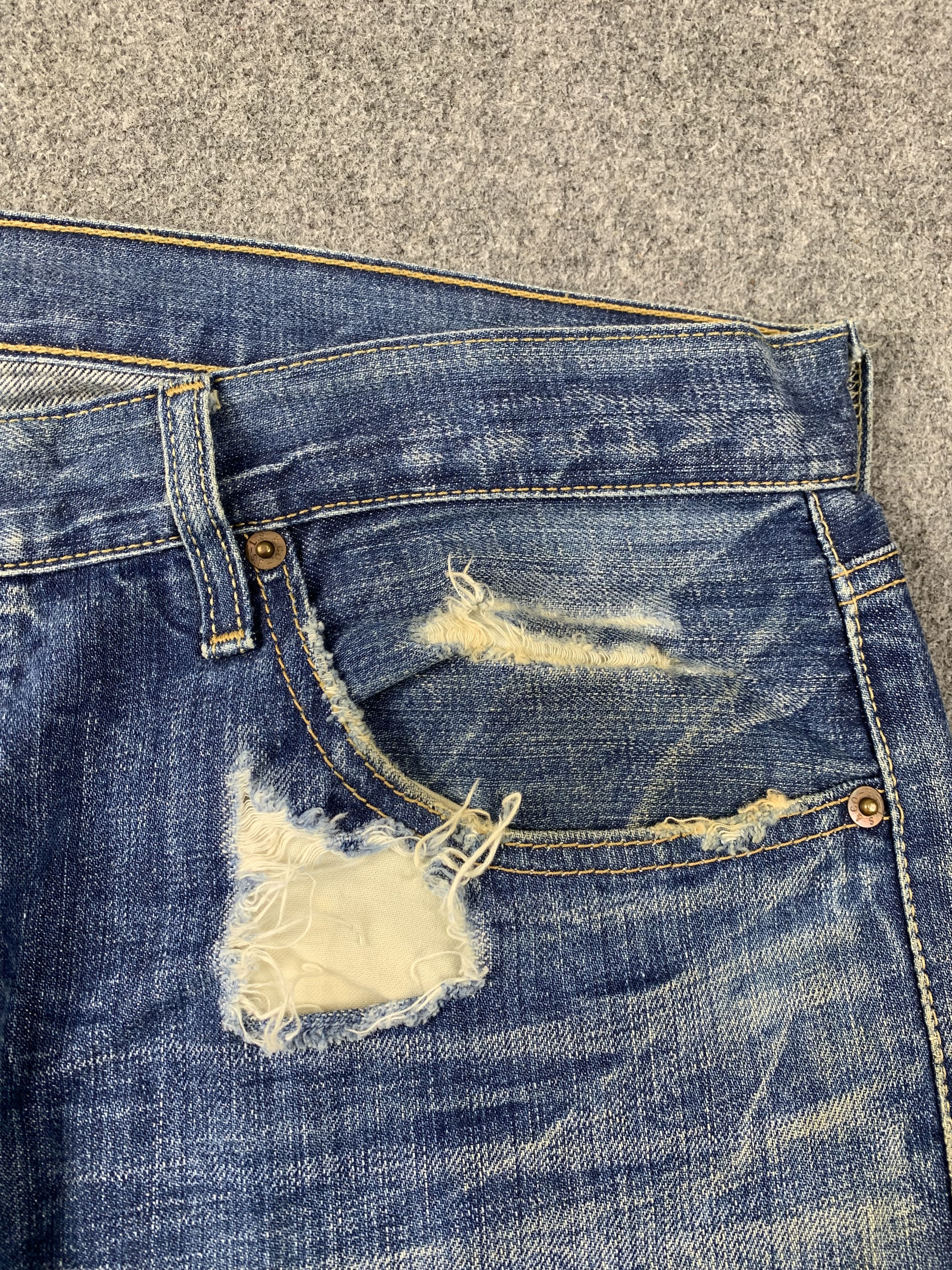 Vintage Distressed Levis 501 Faded Blue Jeans DP1975