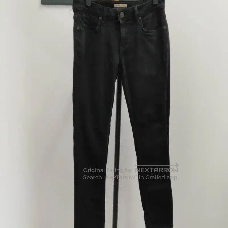 Burberry Burberry Women's Black Denim Pants in Size M. Size 26" / US 2 / IT 38 - 1 Thumbnail
