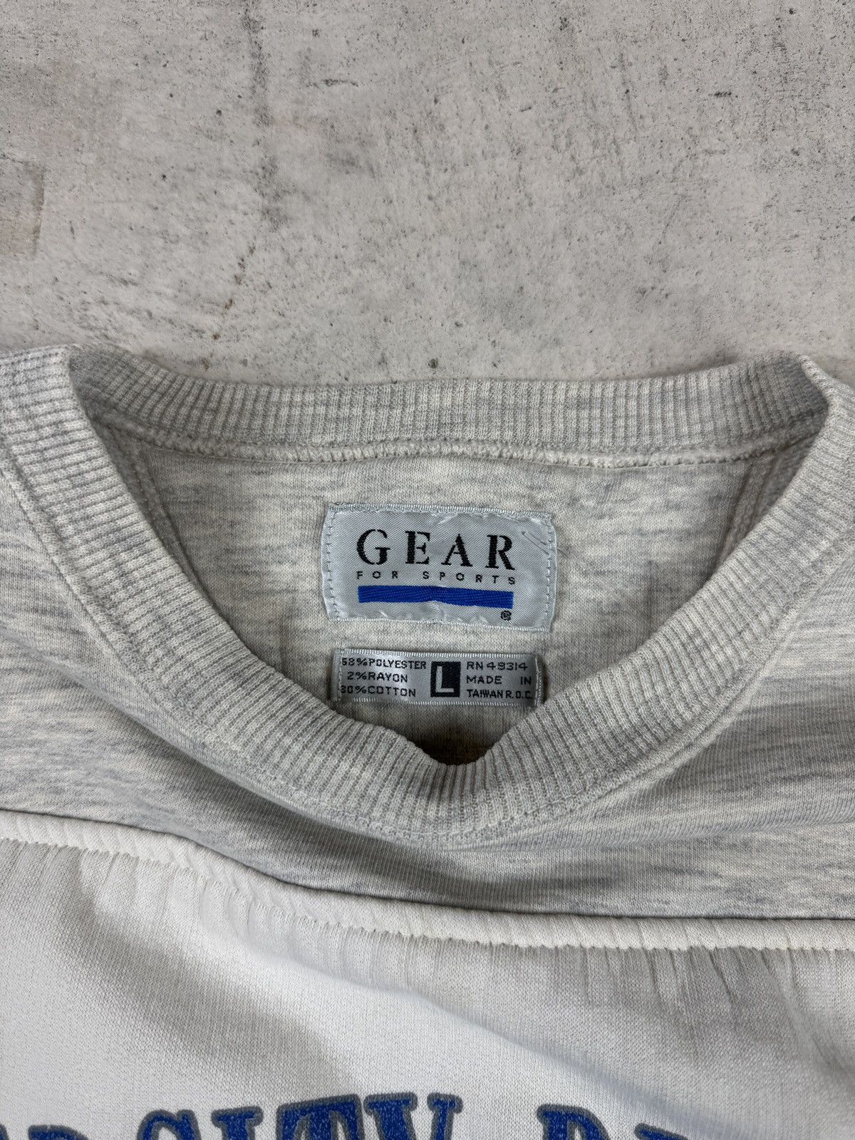 Vintage 1990s University of Buffalo Grey Crewneck Size US L / EU 52-54 / 3 - 6 Thumbnail