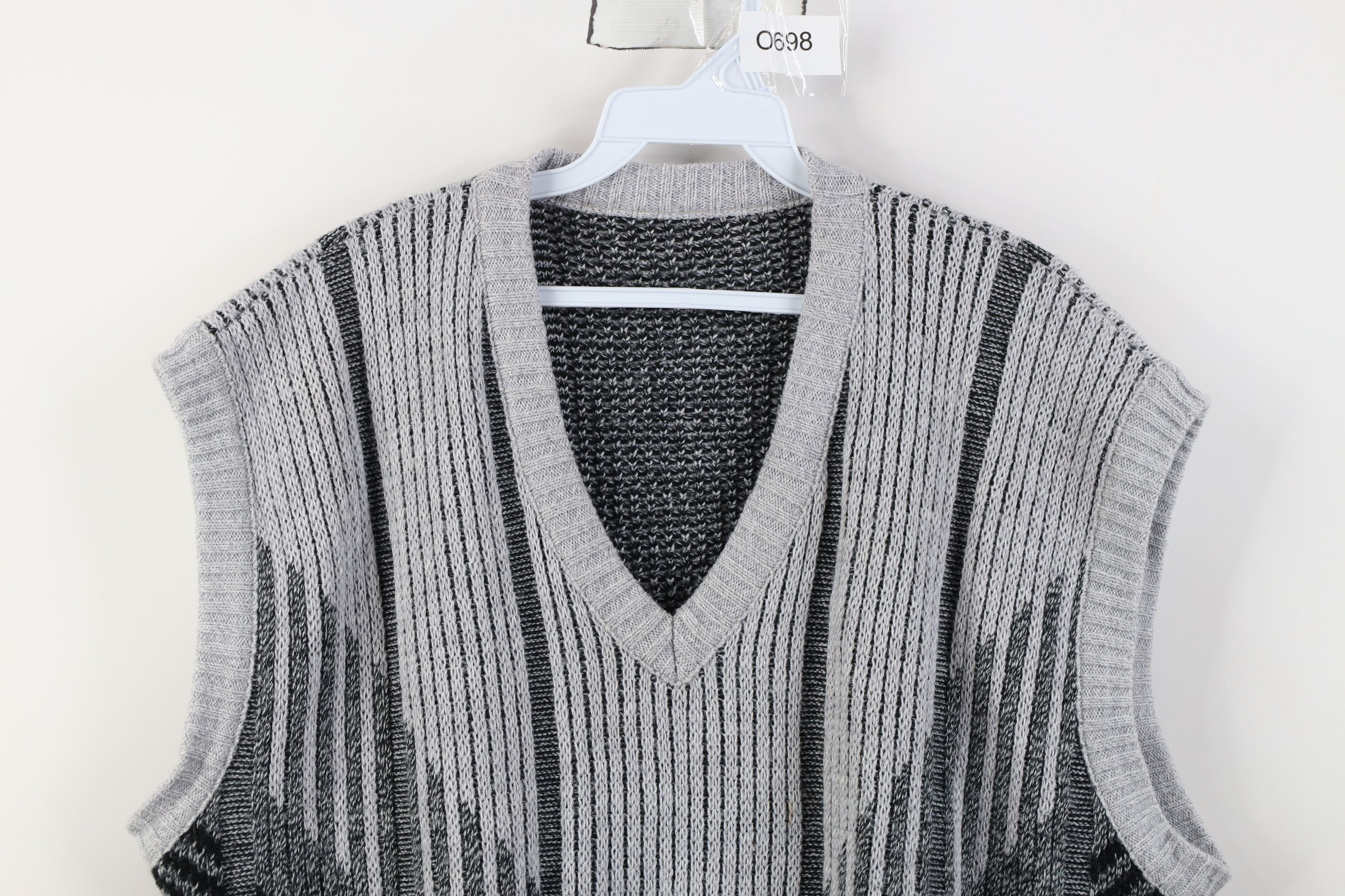 Vintage Vintage 90s Streetwear Ribbed Knit V-Neck Sweater Vest Size US XL / EU 56 / 4 - 2 Thumbnail