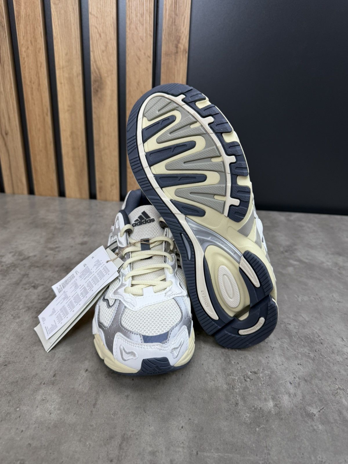 Adidas Bad Bunny x Adidas Responce CL White Size US 7 Size US 7 / EU 40 - 6 Thumbnail