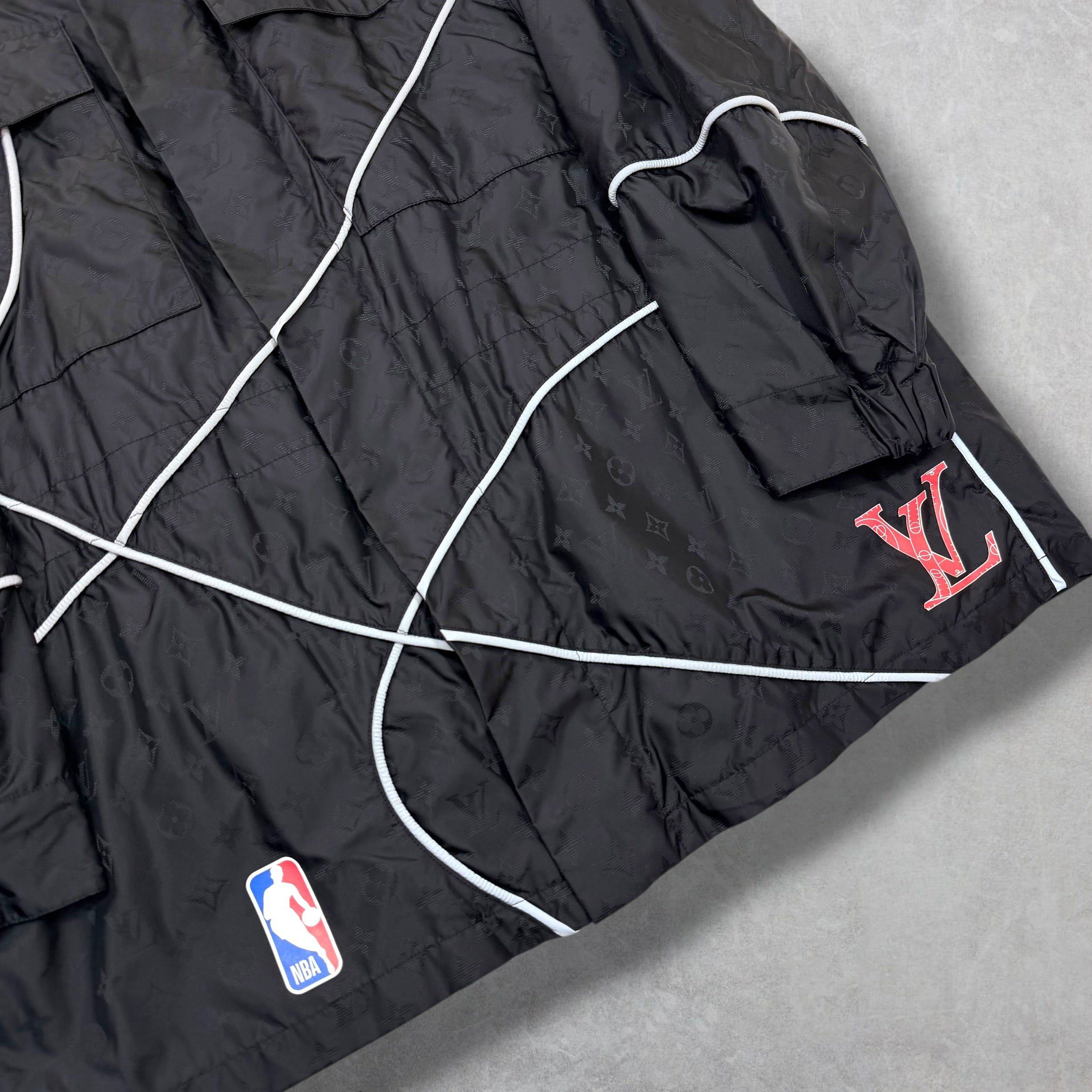 Louis Vuitton Louis Vuitton x NBA Monogram Parka 58 (XXXL) Size US XXL / EU 58 / 5 - 3 Thumbnail