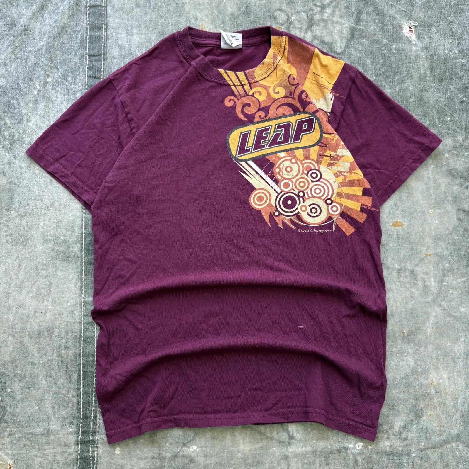 Gildan Vintage Y2K Burgundy Leap World Changers Abstract Shirt Size US S / EU 44-46 / 1 - 1 Thumbnail