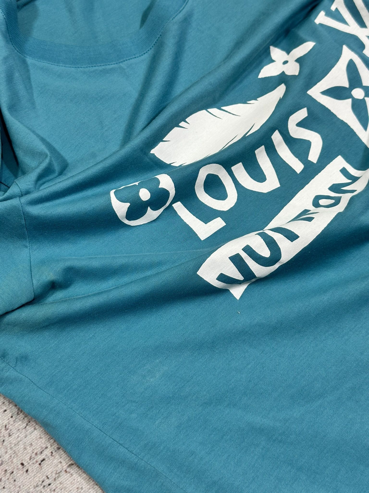 Louis Vuitton Louis Vuitton T-Shirt Feathers LV Logo Print Blue Size M / US 6-8 / IT 42-44 - 11 Thumbnail