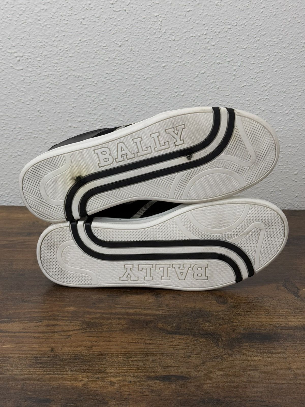 Bally BALLY Wilsy Striped Logo Leather Sneakers size 9 Size US 9 / EU 42 - 9 Thumbnail