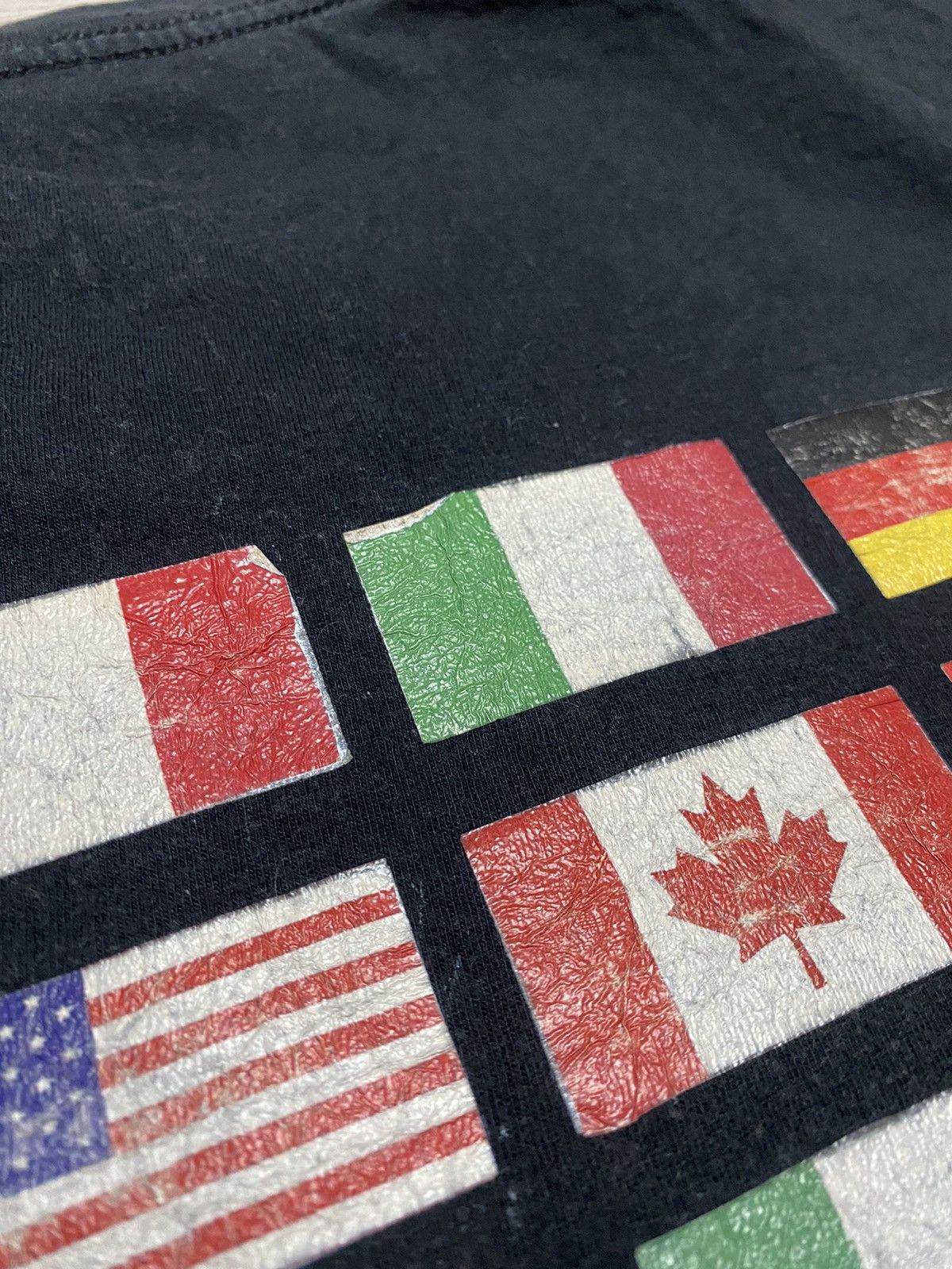 Places + Faces Vintage Places 5 Faces international print country size M Size US M / EU 48-50 / 2 - 6 Thumbnail