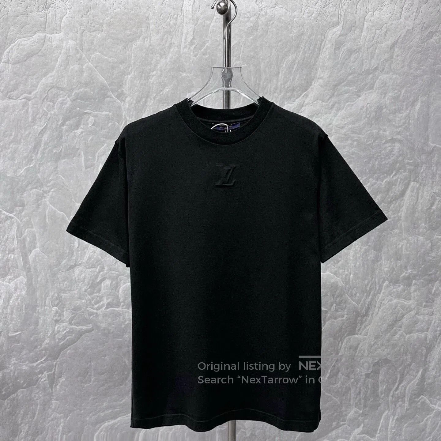 Louis Vuitton louis vuitton black embossed short sleeve t-shirt. Size US XL / EU 56 / 4 - 1 Thumbnail
