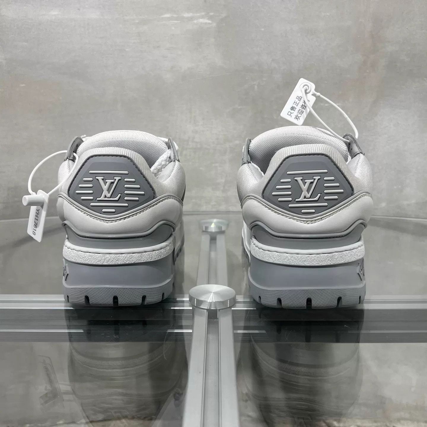 Louis Vuitton LV Trainer Ditto White Gray UK1/35 Size US 4.5 / IT 34.5 - 6 Thumbnail