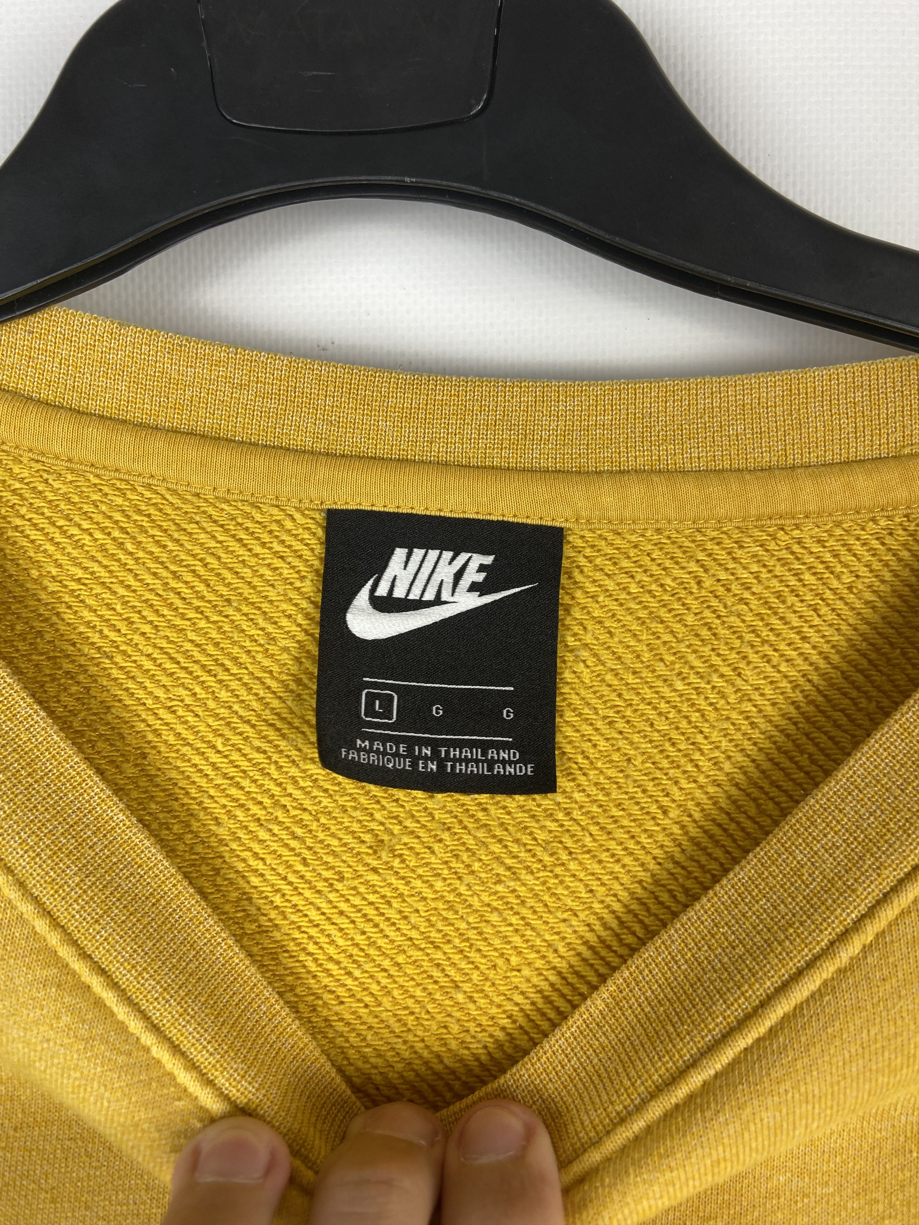 Nike Vintage Nike center logo sweatshirt Size US XL / EU 56 / 4 - 4 Thumbnail