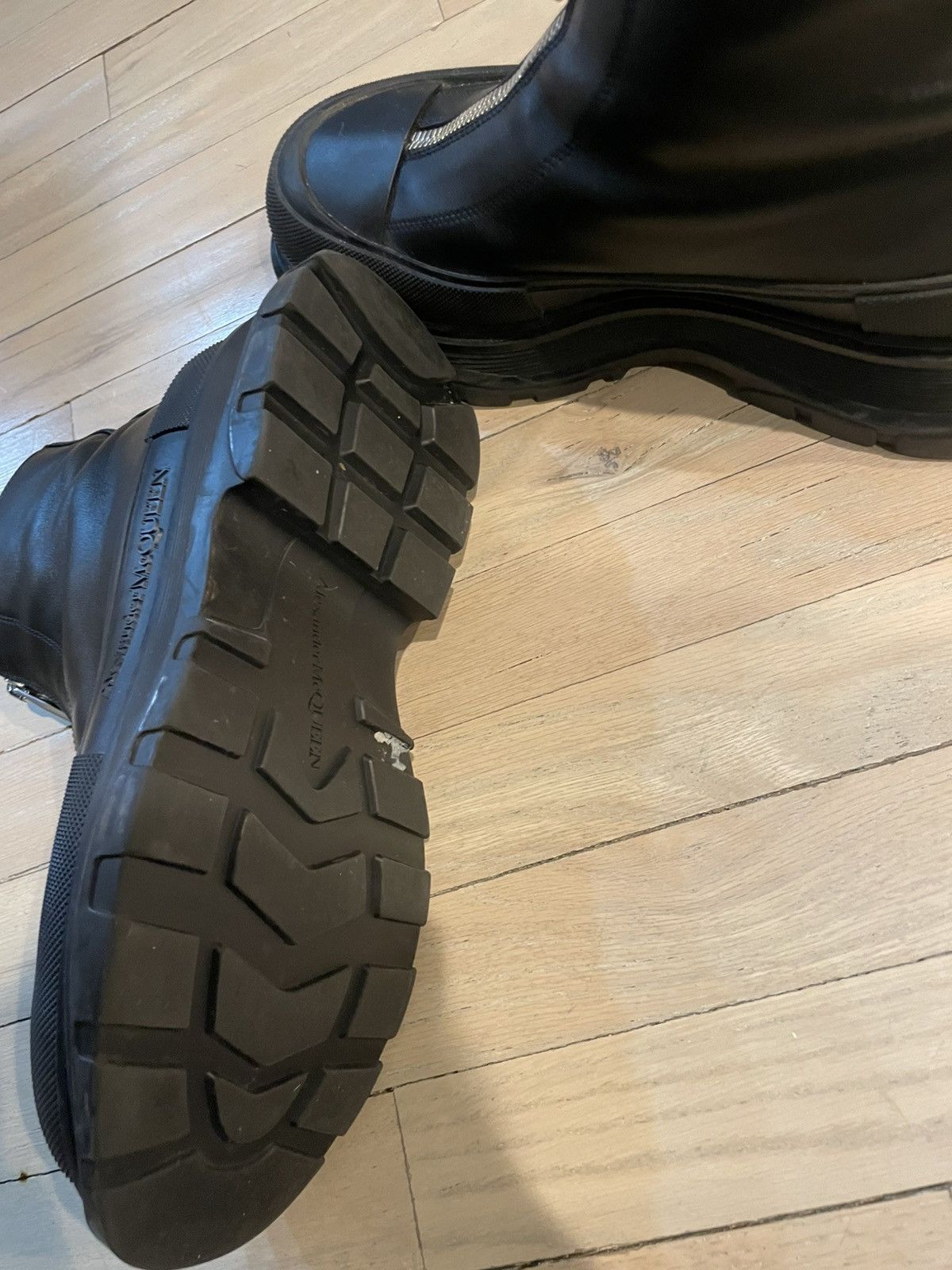 Alexander McQueen Alexander Mcqueen Tread Slick Zip Detailed Boots Size US 10 / EU 43 - 6 Thumbnail