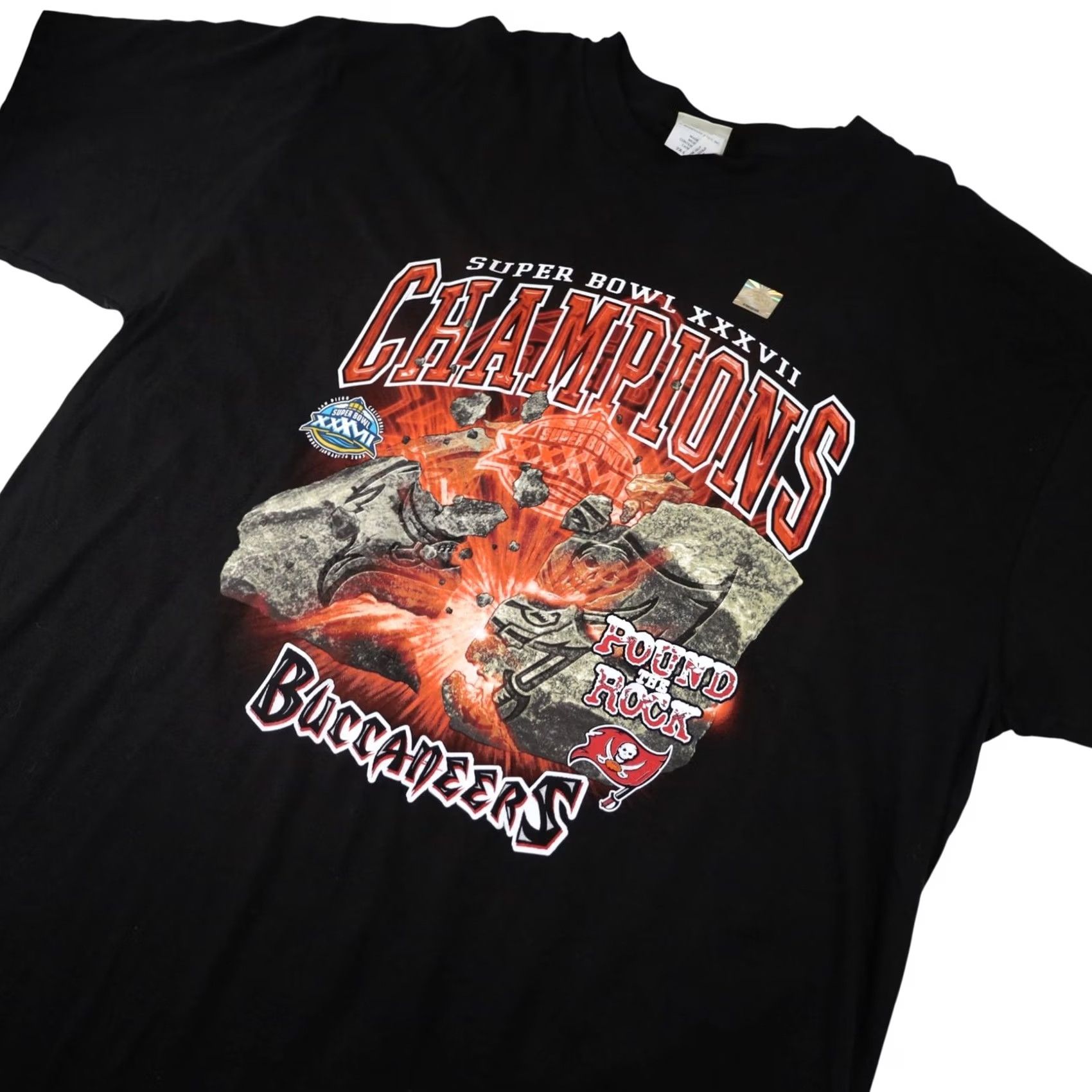 NFL VINTAGE NFL Buccaneers Super Bowl XXXVII Champions Graphic T Shirt Men 2XL Black Shirts Mens Size US XXL / EU 58 / 5 - 2 Thumbnail