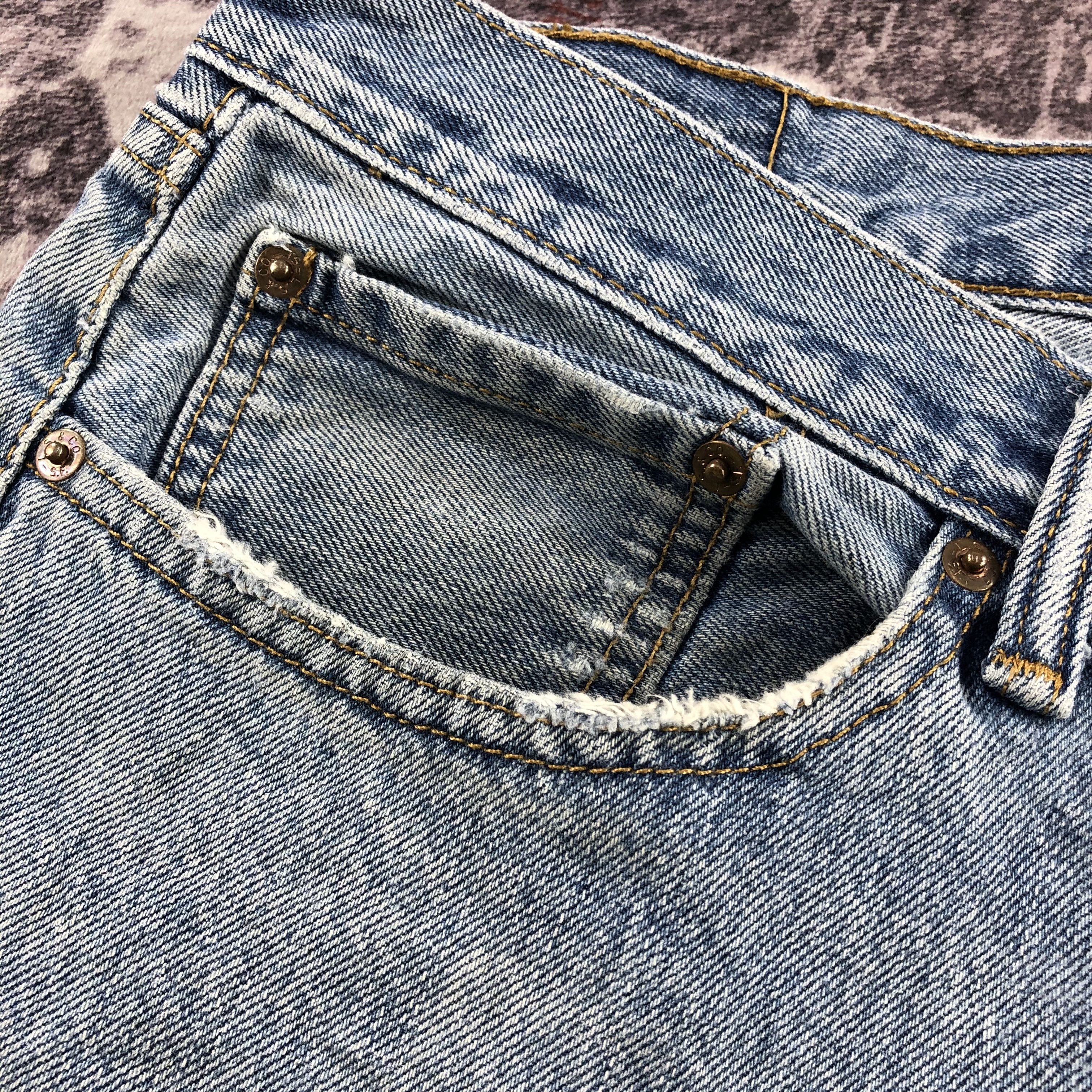 Levi's × Vintage Vintage Light Wash Levis 505 Jeans-JM2562 Size US 35 - 11 Thumbnail