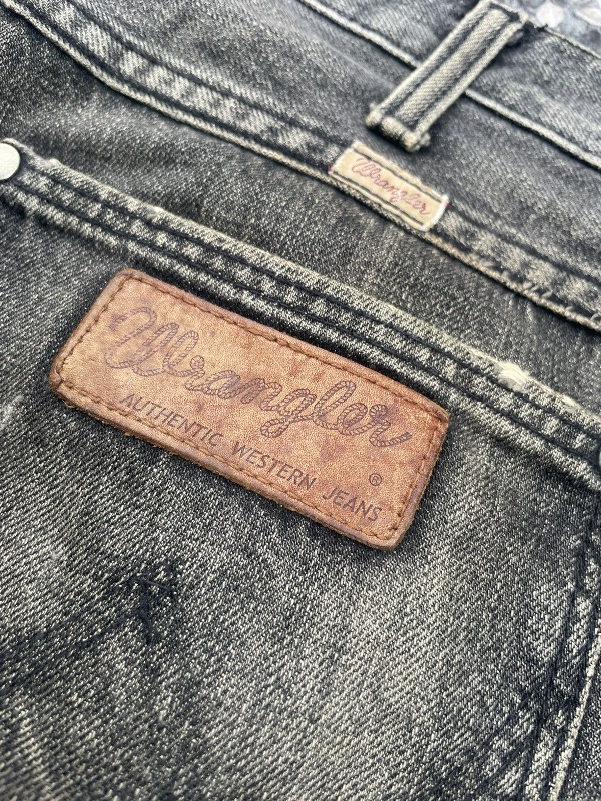 Vintage × Wrangler Vintage 90’s Wrangler Faded Distresed Size US 34 / EU 50 - 25 Thumbnail