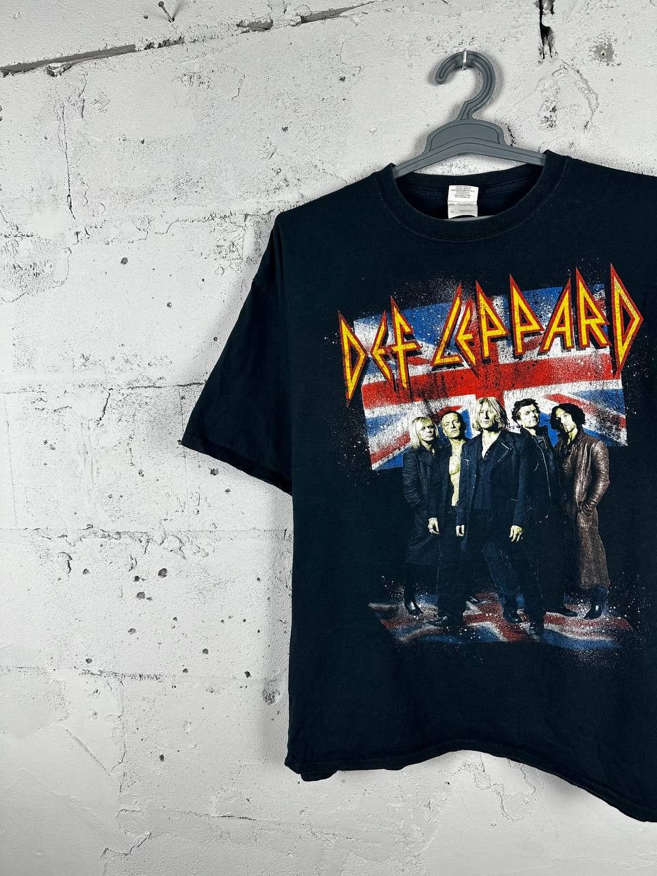 Band Tees × Def Leppard × Vintage Vintage Def Leppard Graphic Union Jack Band T Shirt Size US XL / EU 56 / 4 - 2 Thumbnail