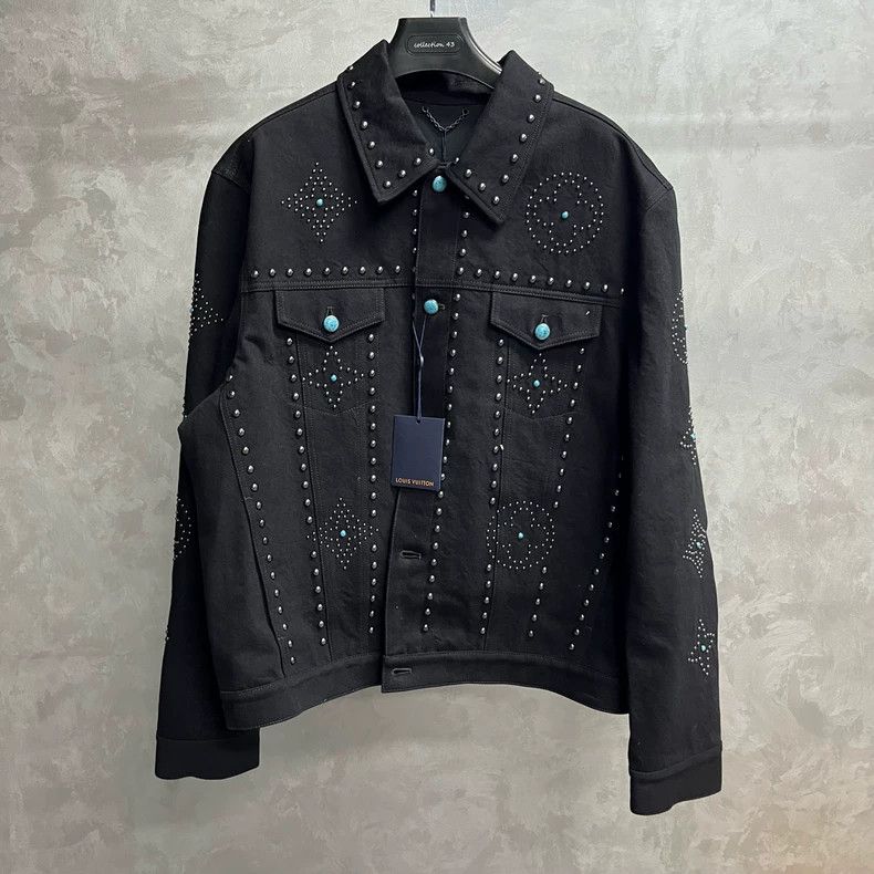 Louis Vuitton Louis Vuitton size 60 24 black logo embroidered lapel long Size US M / EU 48-50 / 2 - 1 Thumbnail