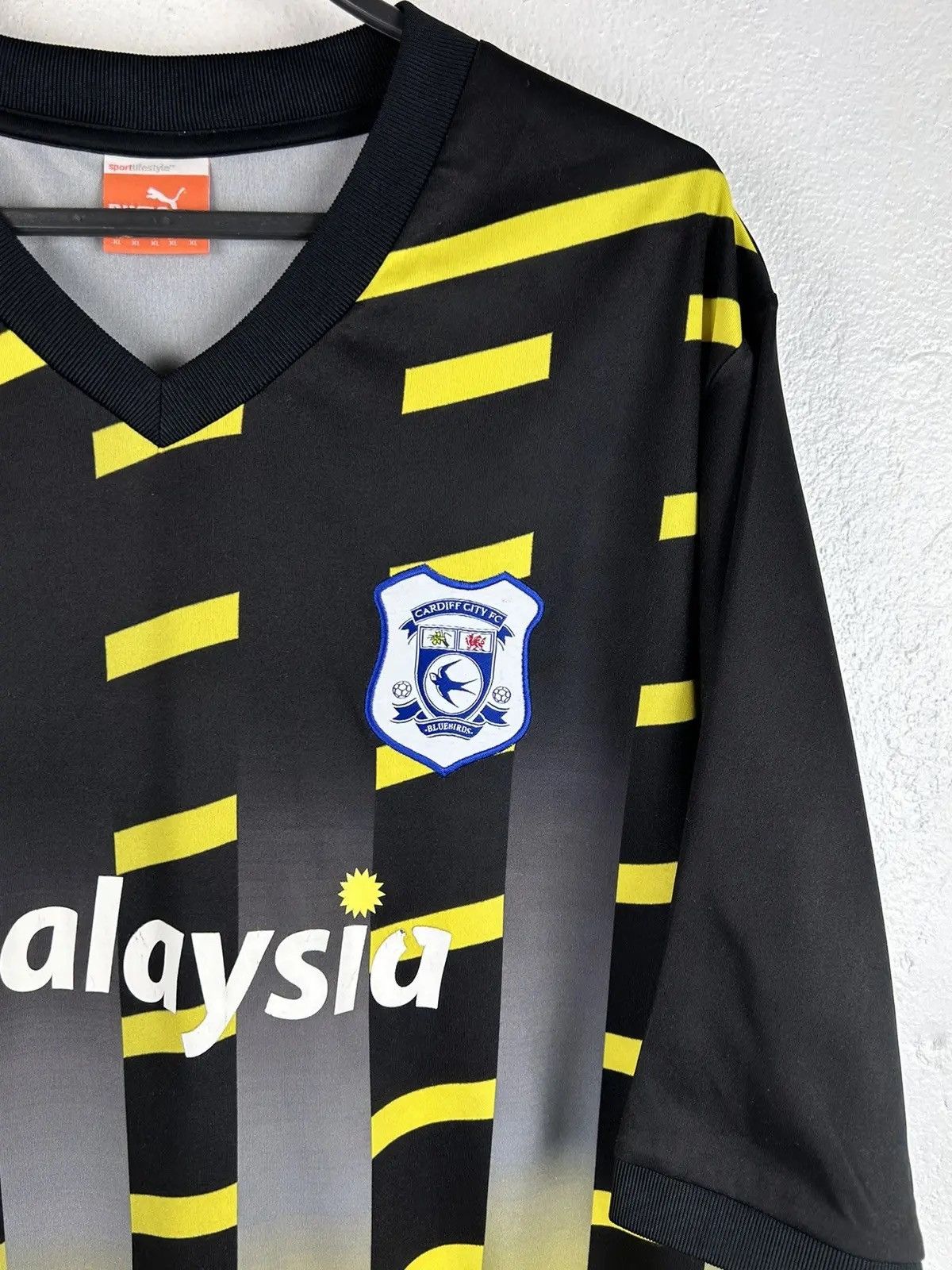 Puma Vintage Puma Cardiff City 2011/12 Third Kit Soccer Jersey Size US XL / EU 56 / 4 - 2 Thumbnail
