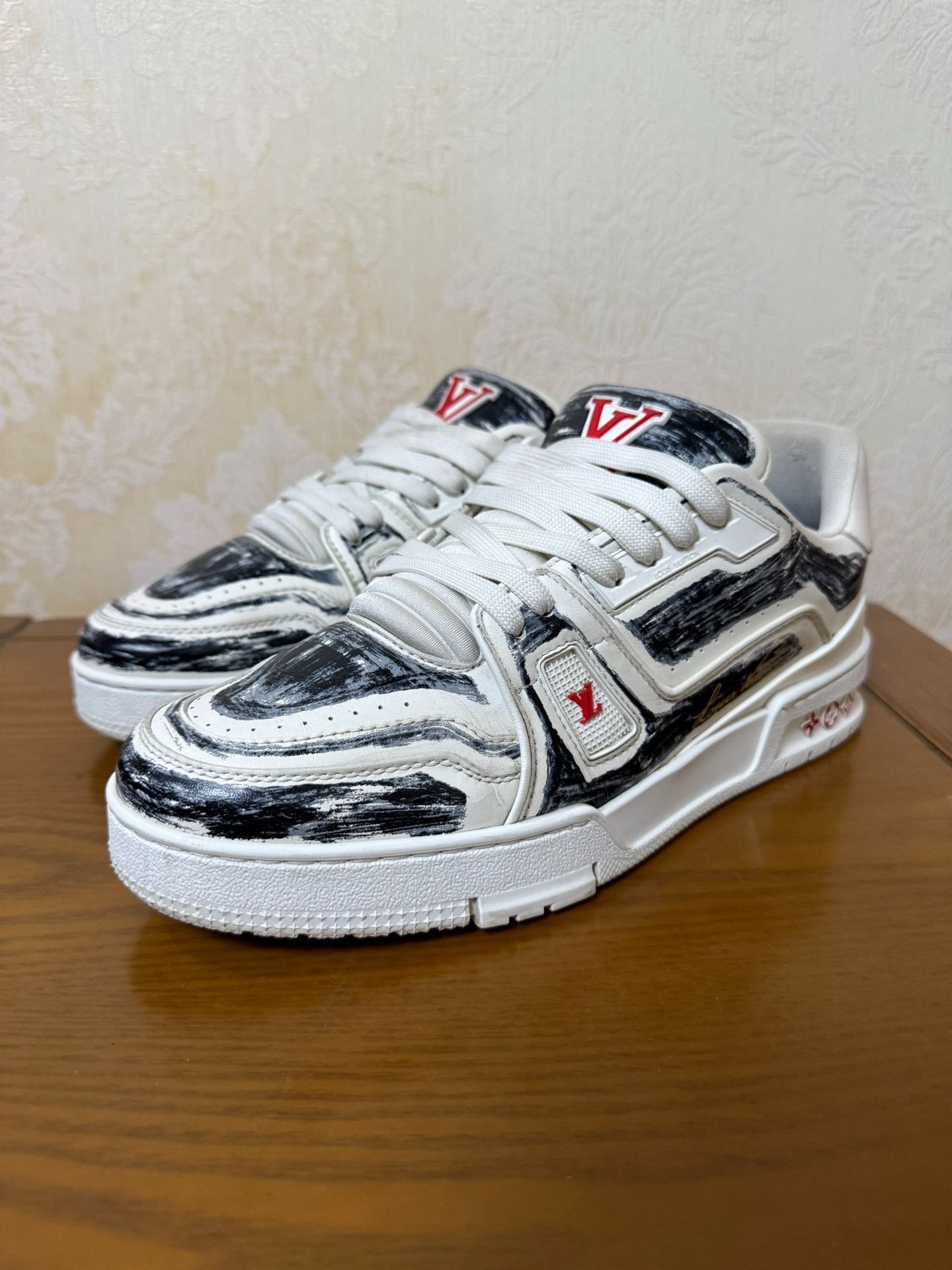 Louis Vuitton Louis Vuitton Training Black Lowtop Sneakers 41 Men Size US 8.5 / EU 41-42 - 1 Thumbnail
