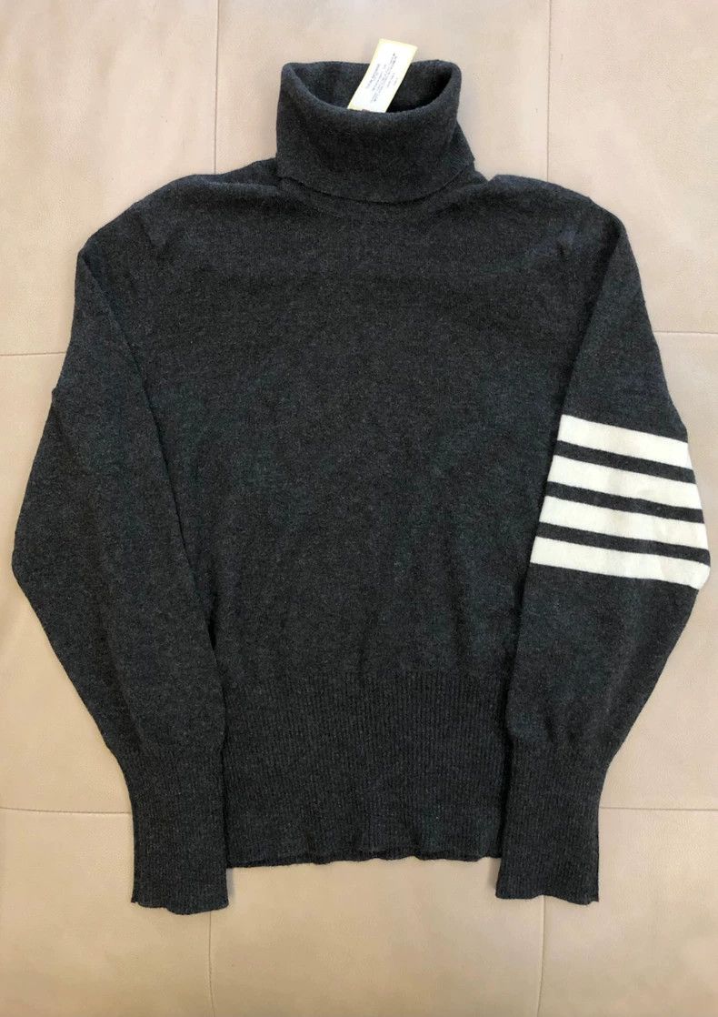 Thom Browne Thom BrowneDark gray cashmere high-necked sweater 2503-Ne Size US L / EU 52-54 / 3 - 2 Thumbnail
