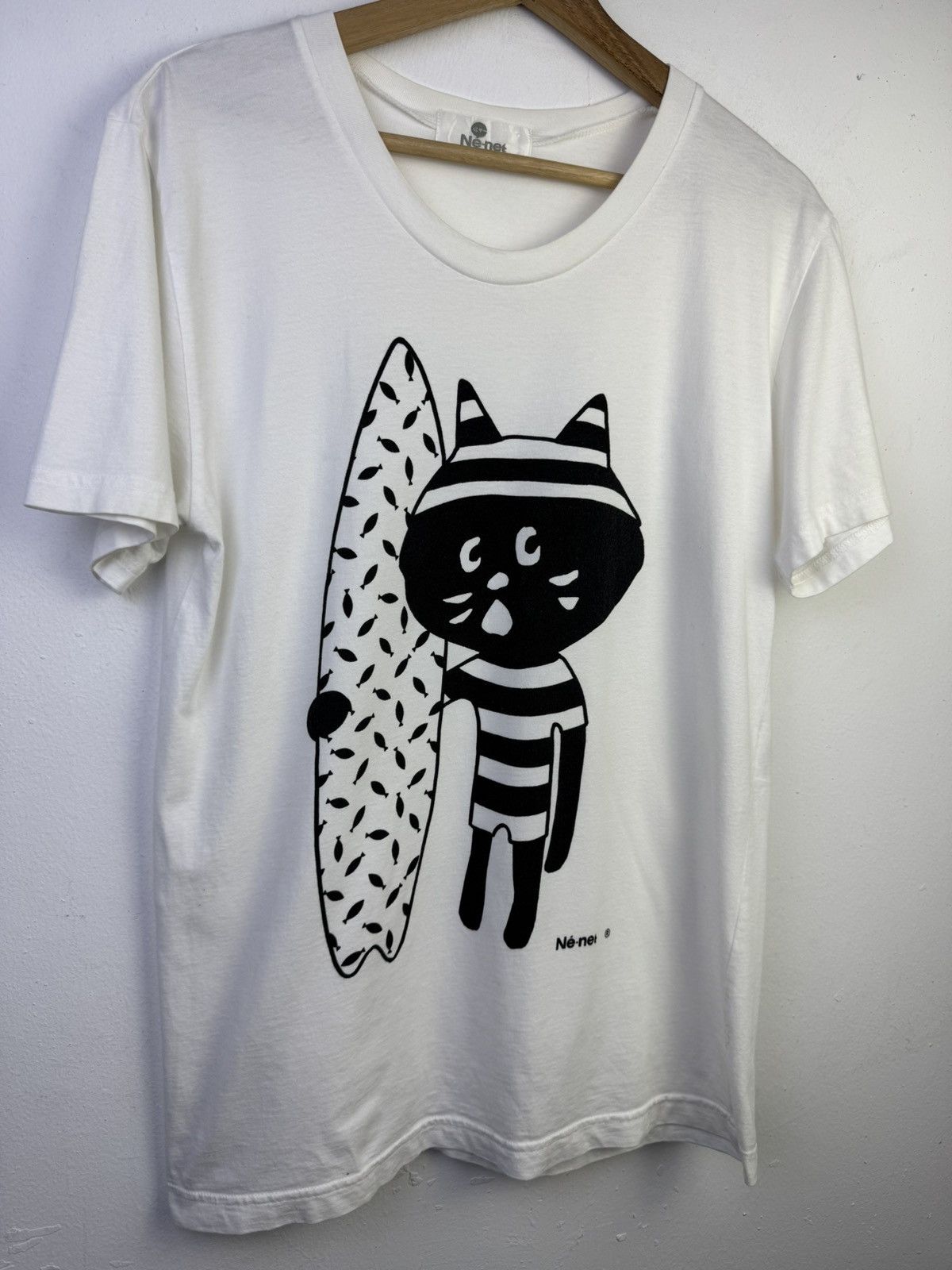 Ne-Net Ne-net by Issey Miyake T-shirt of a cat holding a surfboard Size US M / EU 48-50 / 2 - 2 Thumbnail