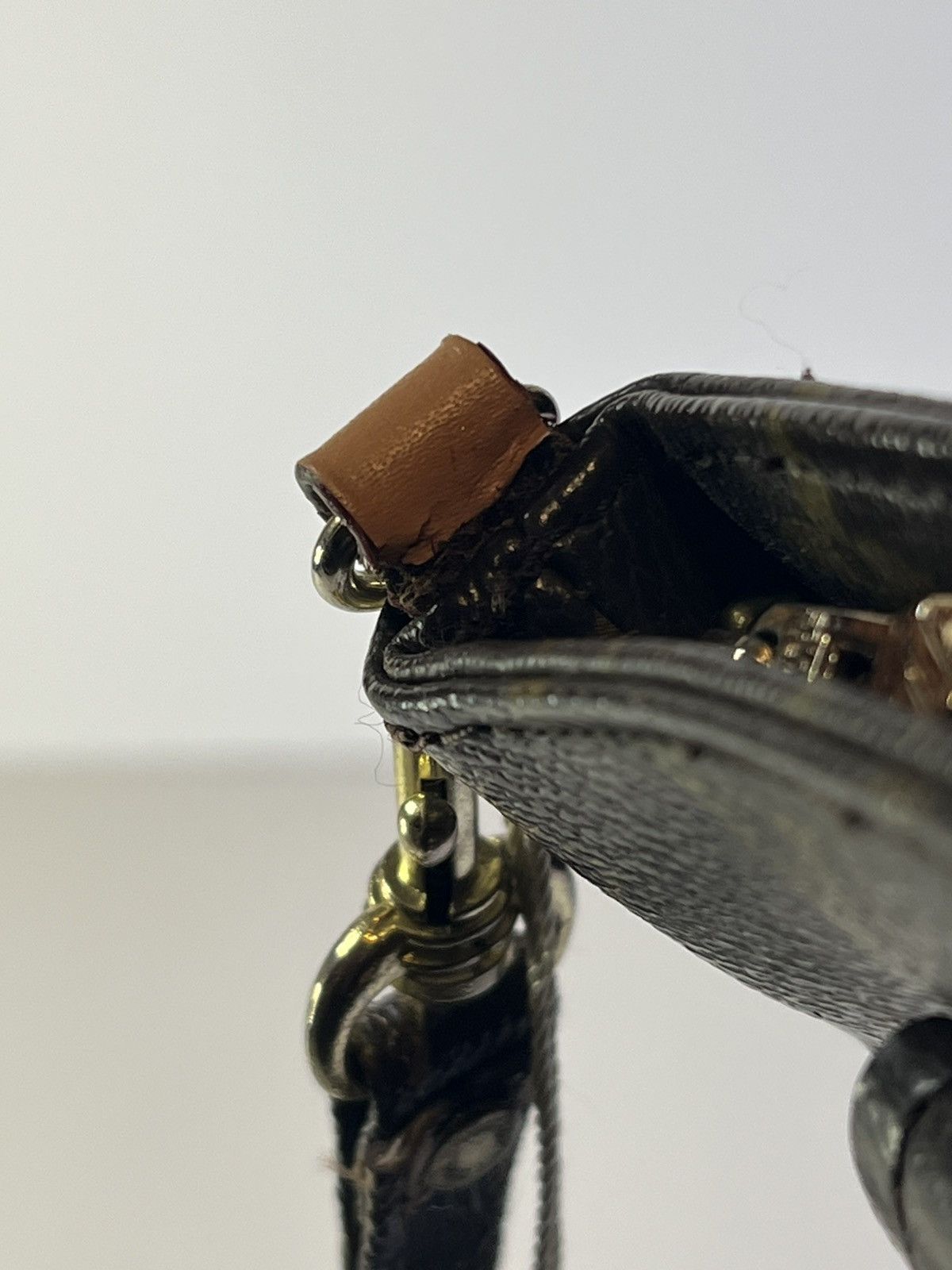 Louis Vuitton Louis Vuitton Monogram Partition Wristlet in brown luxury Size ONE SIZE - 17 Thumbnail