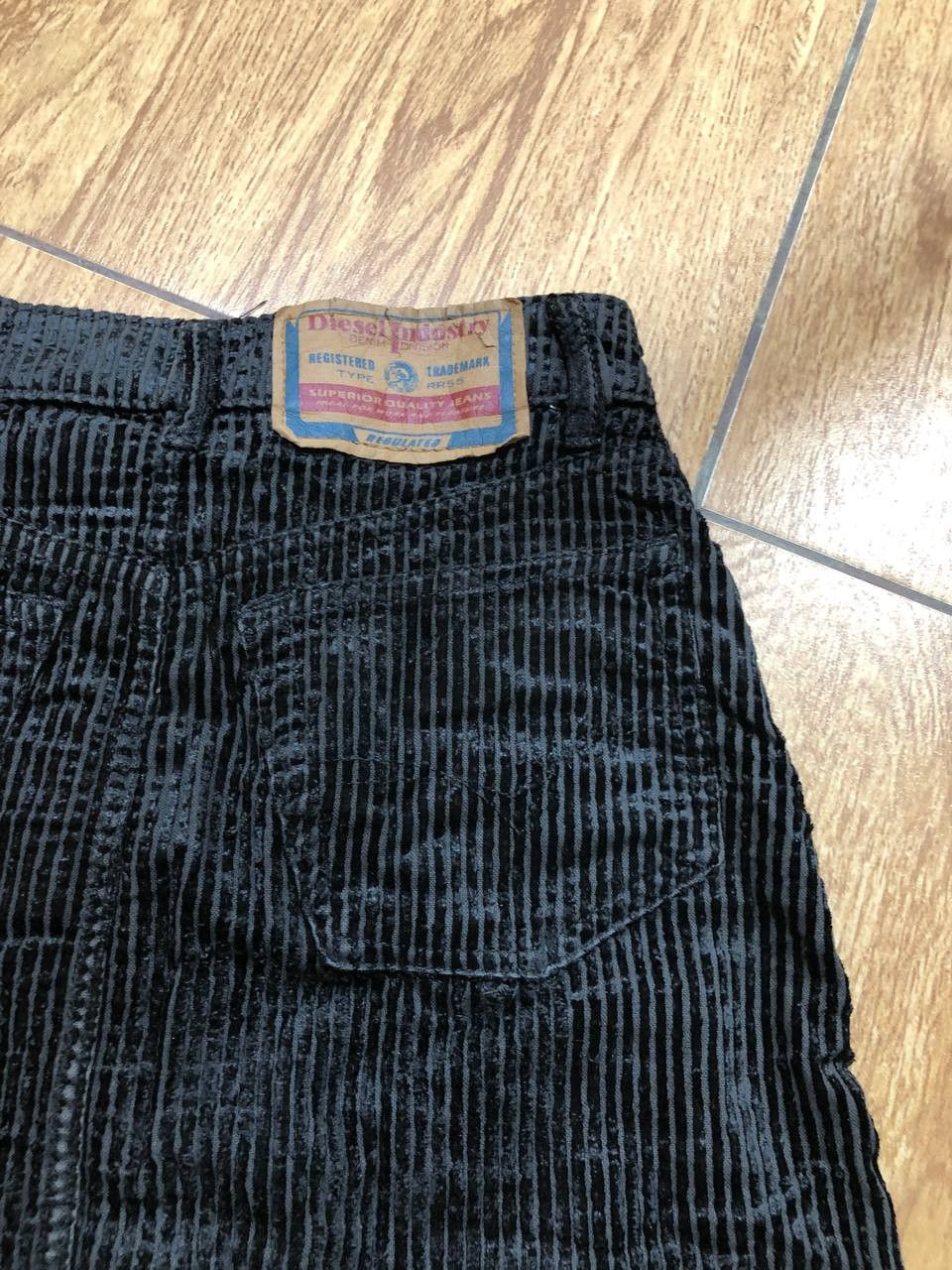 Diesel vintage Diesel 90s black corduroy velvet button up skirt Size 27" / US 4 / IT 40 - 15 Thumbnail