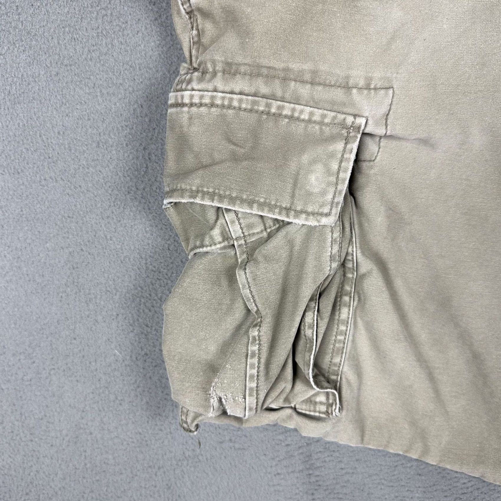 Old Navy Old Navy Cargo Shorts Mens 31 Tan Flap Pockets Military Paratrooper Buckle GUC Size US 31 - 5 Thumbnail