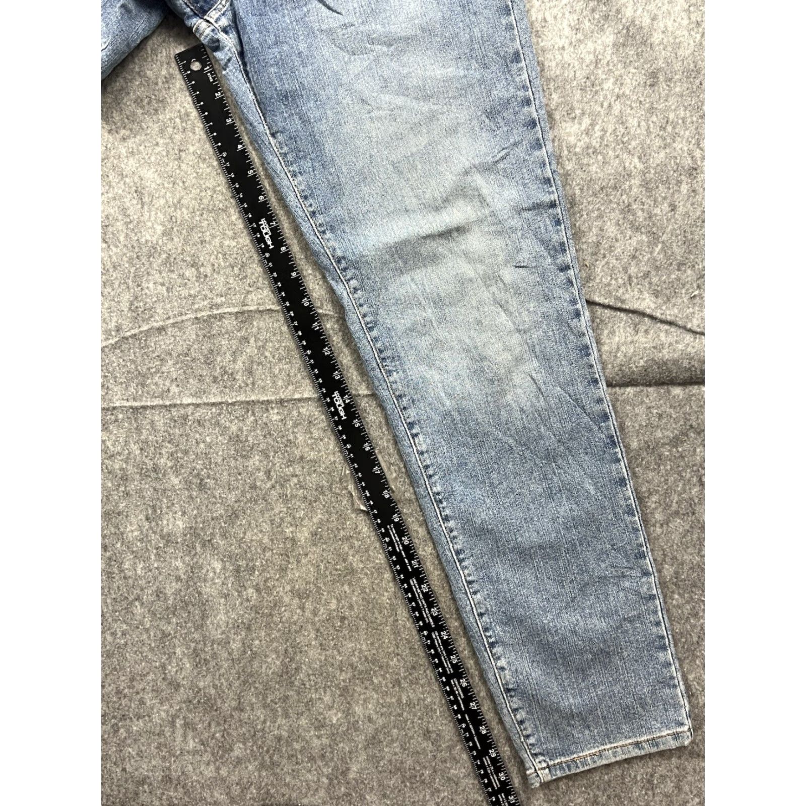 Levi's VINTAGE Levi's Jeans 550 Regular 6M Women's Light Wash 29in Inseam 5-Pocket 90s Tapered Relaxed Denim Blue Size 28" / US 6 / IT 42 - 7 Thumbnail