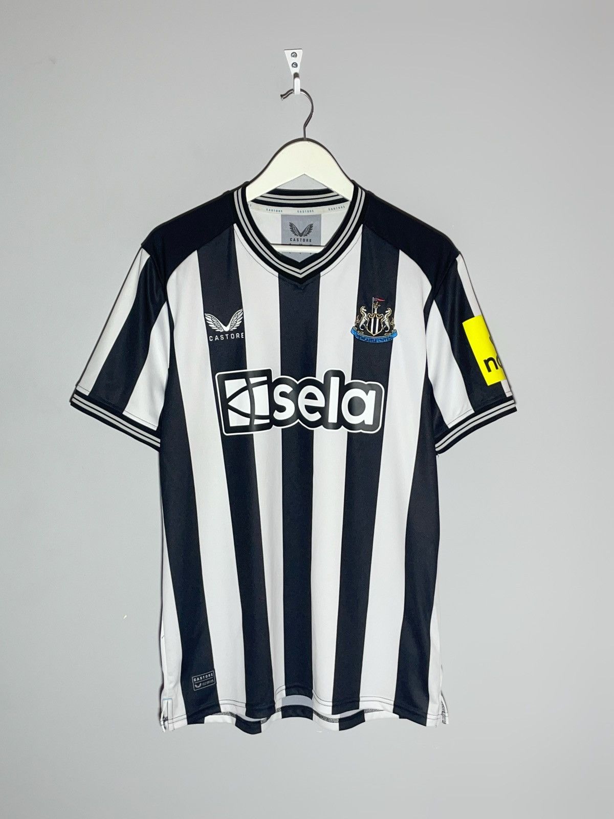 Castore Newcastle United Castore 2023/24 Home Football Shirt Size US L / EU 52-54 / 3 - 1 Thumbnail
