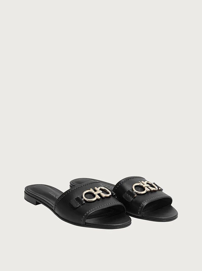 Salvatore Ferragamo o1s1rm0526 Gancini Slides in Black Size US 11 / IT 41 - 4 Thumbnail