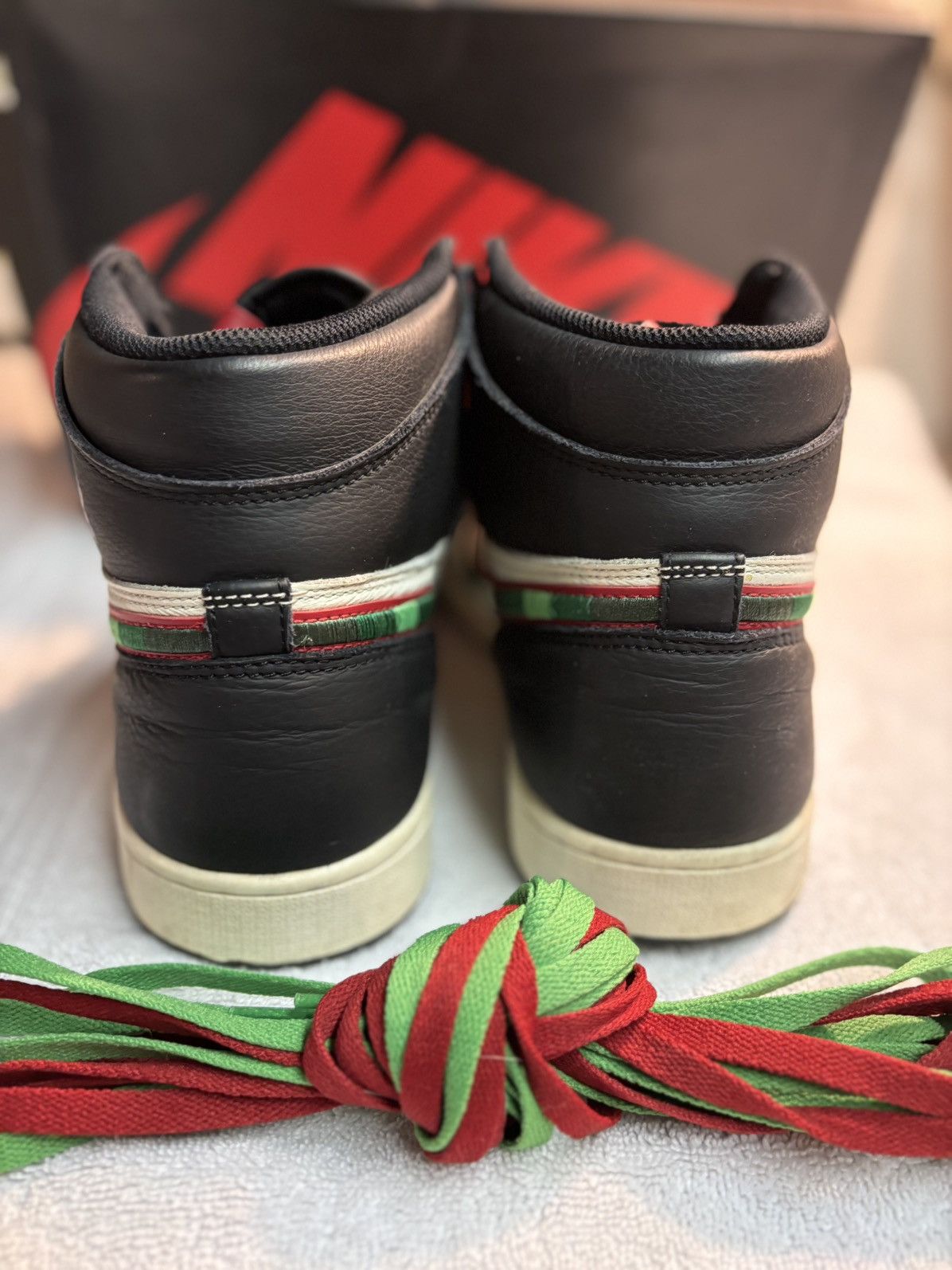 Jordan Brand × Nike Jordan 1 Retro High Sports Illustrated (A Star Is Born) Size US 13 / EU 46 - 4 Thumbnail