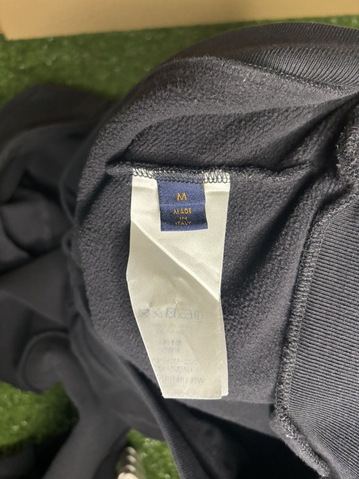 Louis Vuitton Louis Vuitton small logo hoodie Size US M / EU 48-50 / 2 - 9 Thumbnail