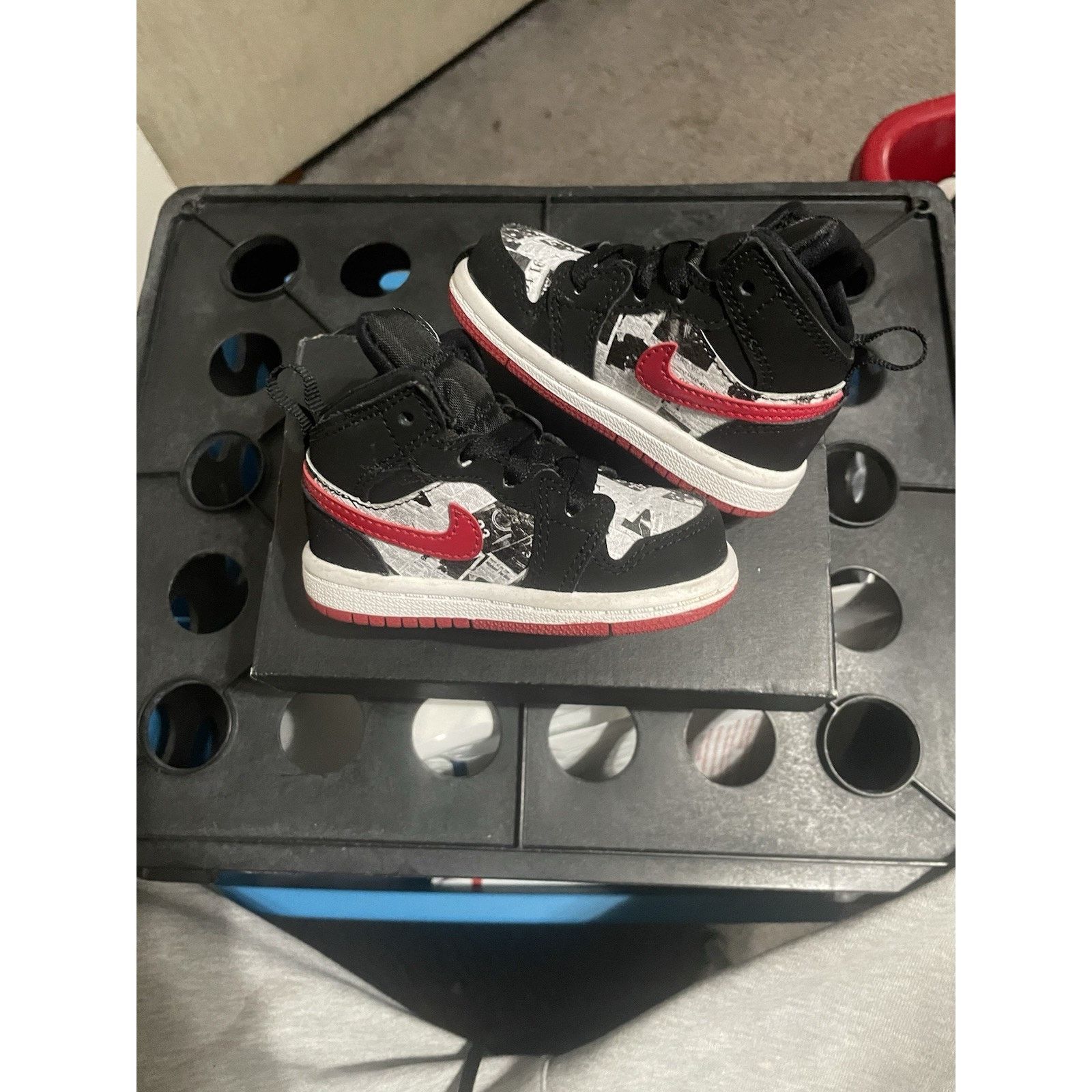 Jordan Brand Size 4c-Air Jordan 1 Mid SE TD Black Gym Red White Newspaper Size US 5 / EU 37 - 3 Thumbnail